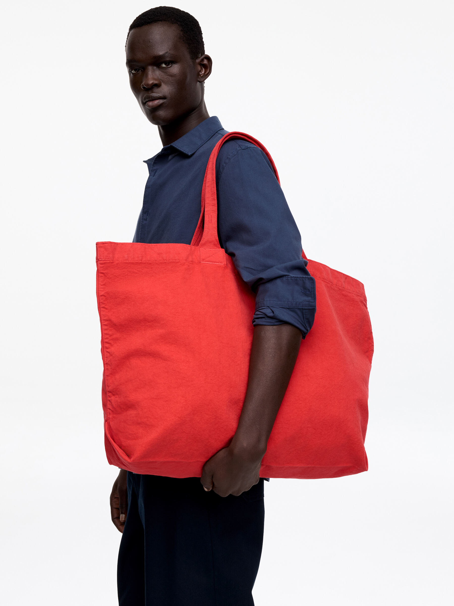 Oversized Canvas Tote - Red - Men - StillMedia/Lookbook - 4