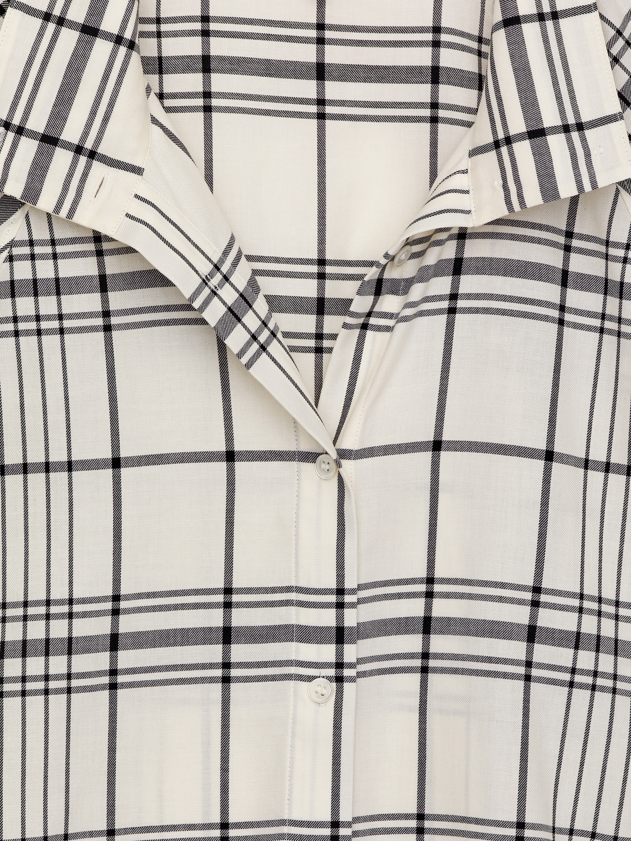 Funnel-Neck Shirt - White/Black - Regular fit - Women - StillMedia/DescriptiveStillLife - 2