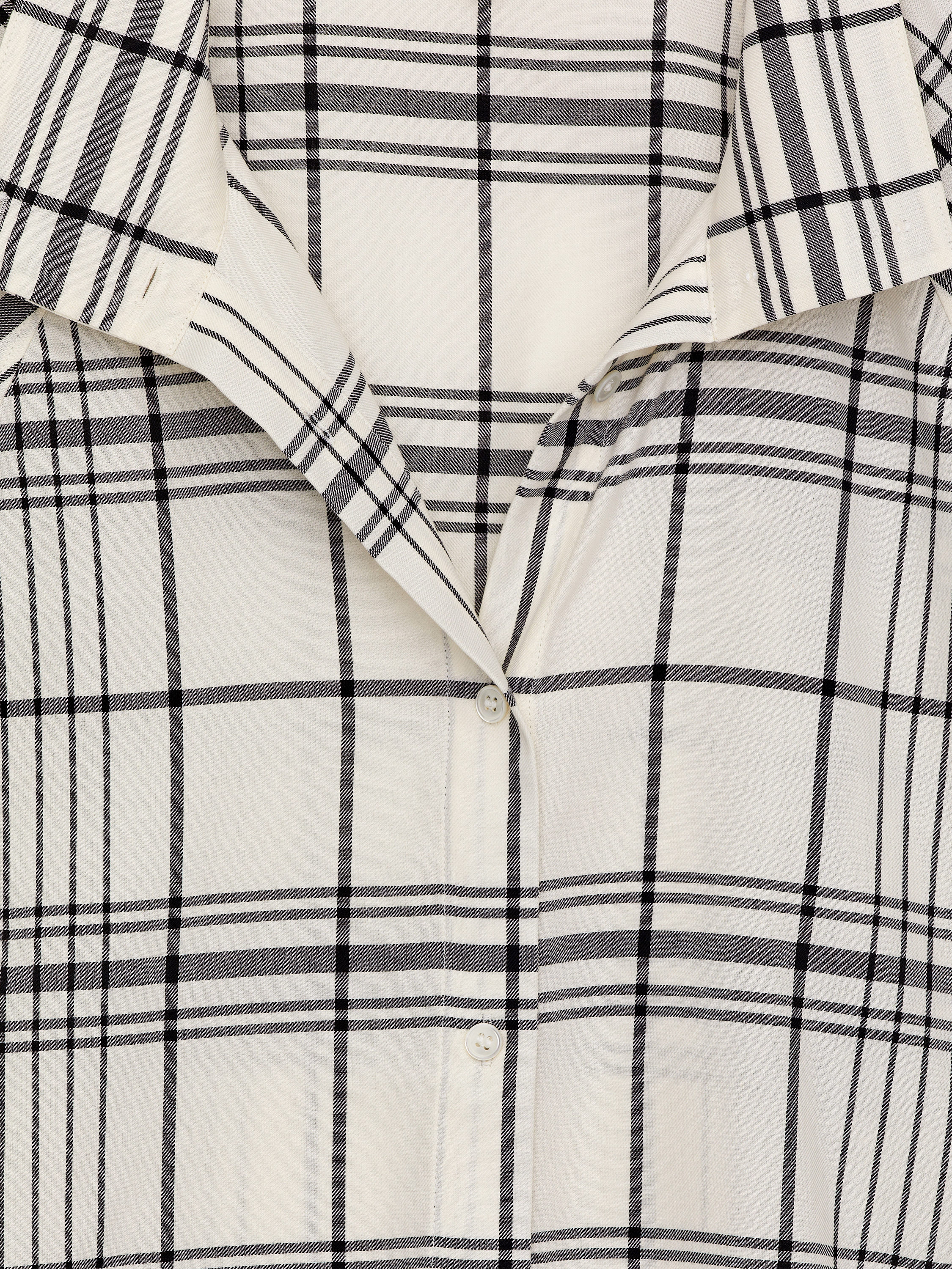 Funnel-Neck Shirt - White/Black - Regular fit - Women - StillMedia/DescriptiveStillLife - 2
