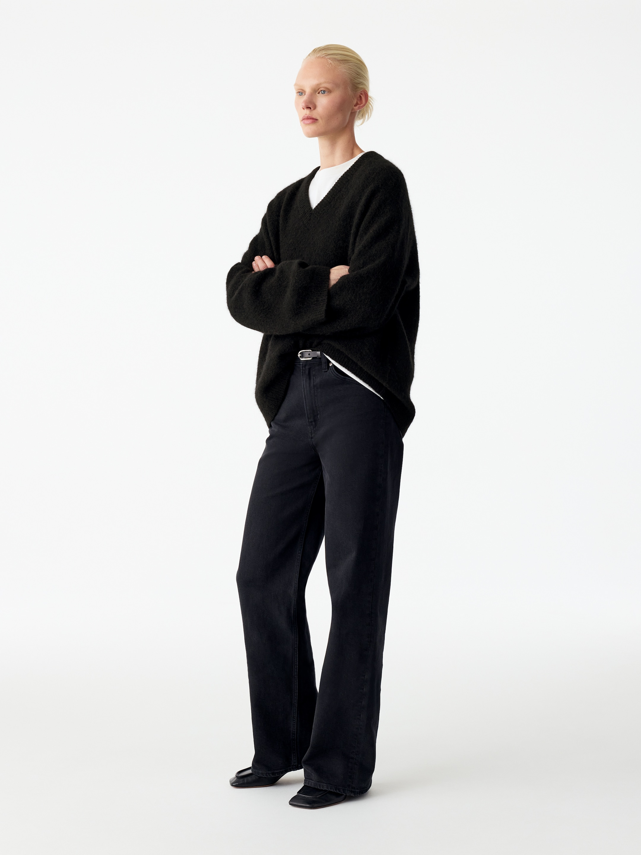 Alpaca-Wool Blend V-Neck Jumper - Black - Loose fit - women - StillMedia/Lookbook - 13