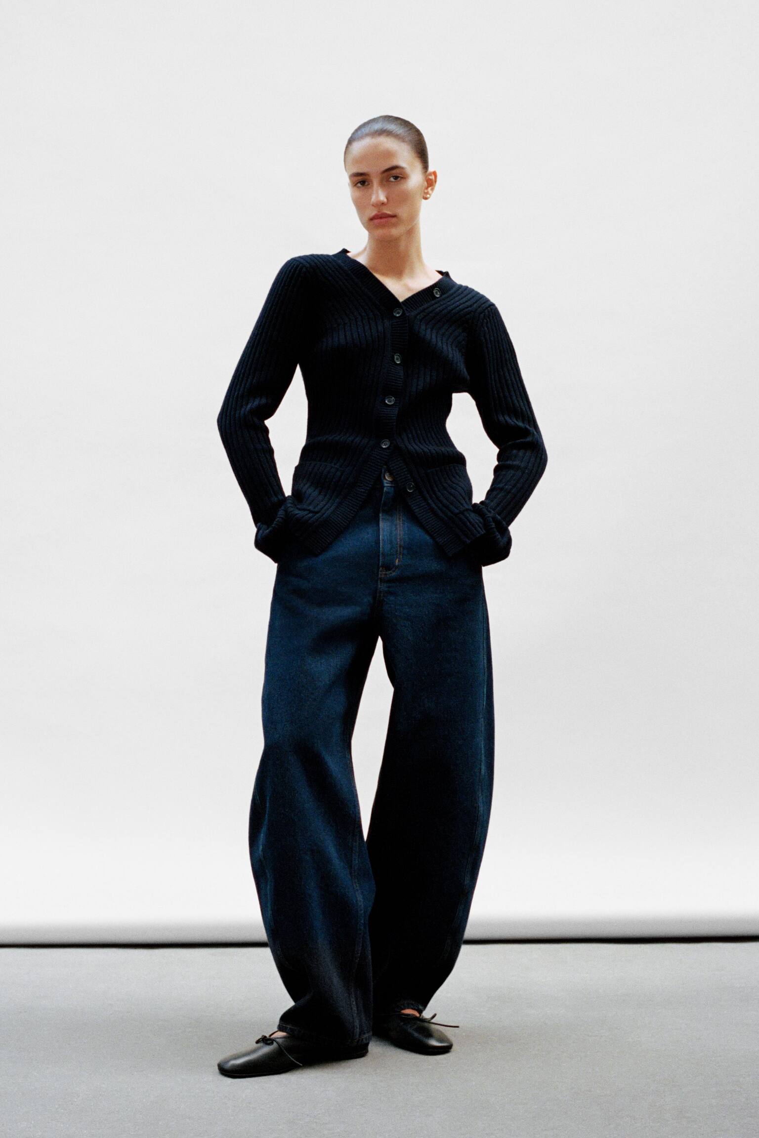 Jeans mit Barrel Legs - Dunkelblau - 4