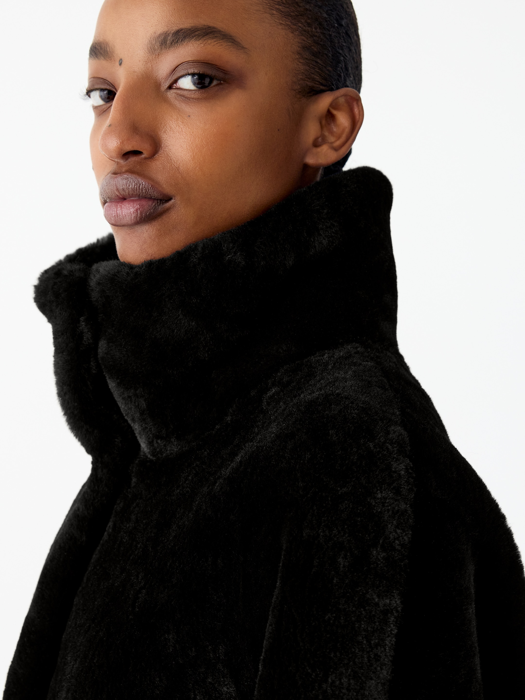 Relaxed Shearling Coat - Black - Relaxed fit - women - StillMedia/Lookbook - 5