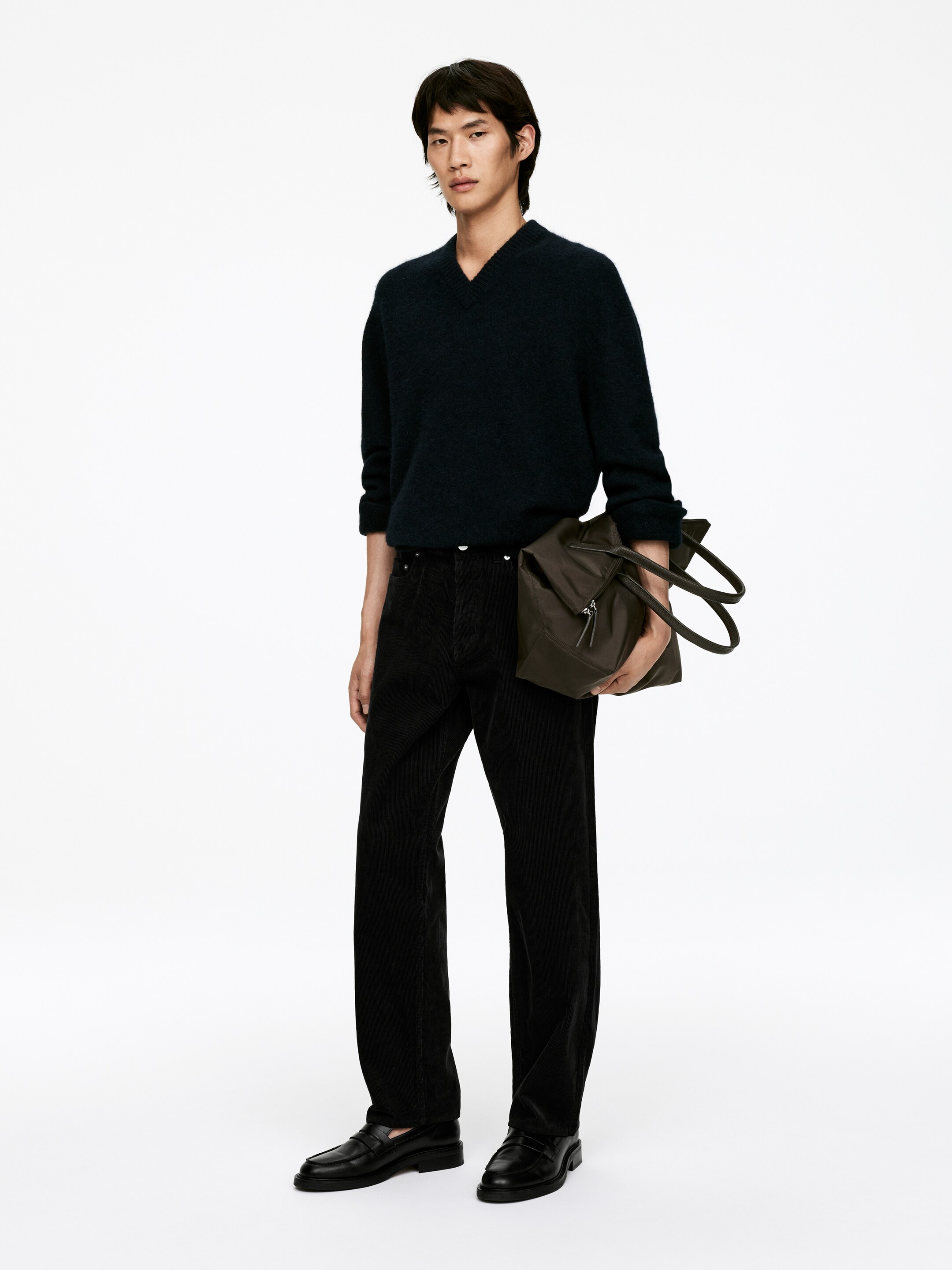 Vezi imaginea mai mare: Pantaloni LOOSE din catifea raiată - Negru - BĂRBAŢI | H&M RO 3