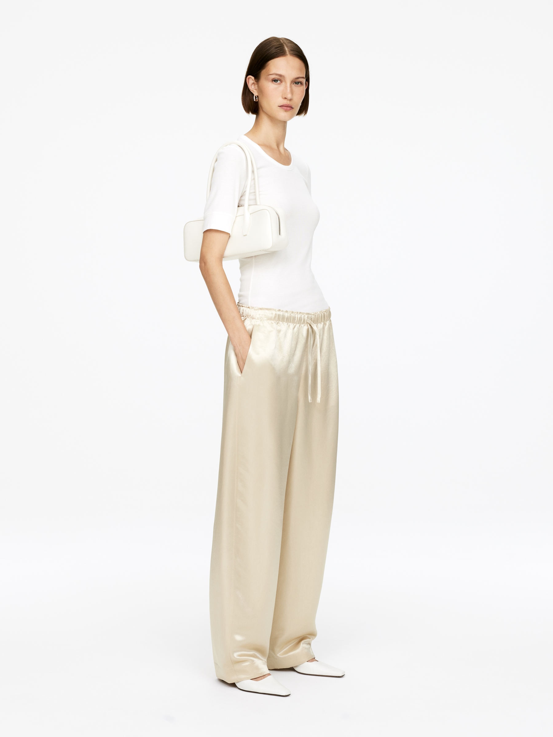 Satinbyxa med dragsko - Ljusbeige - Relaxed fit - Women - StillMedia/Lookbook - 6