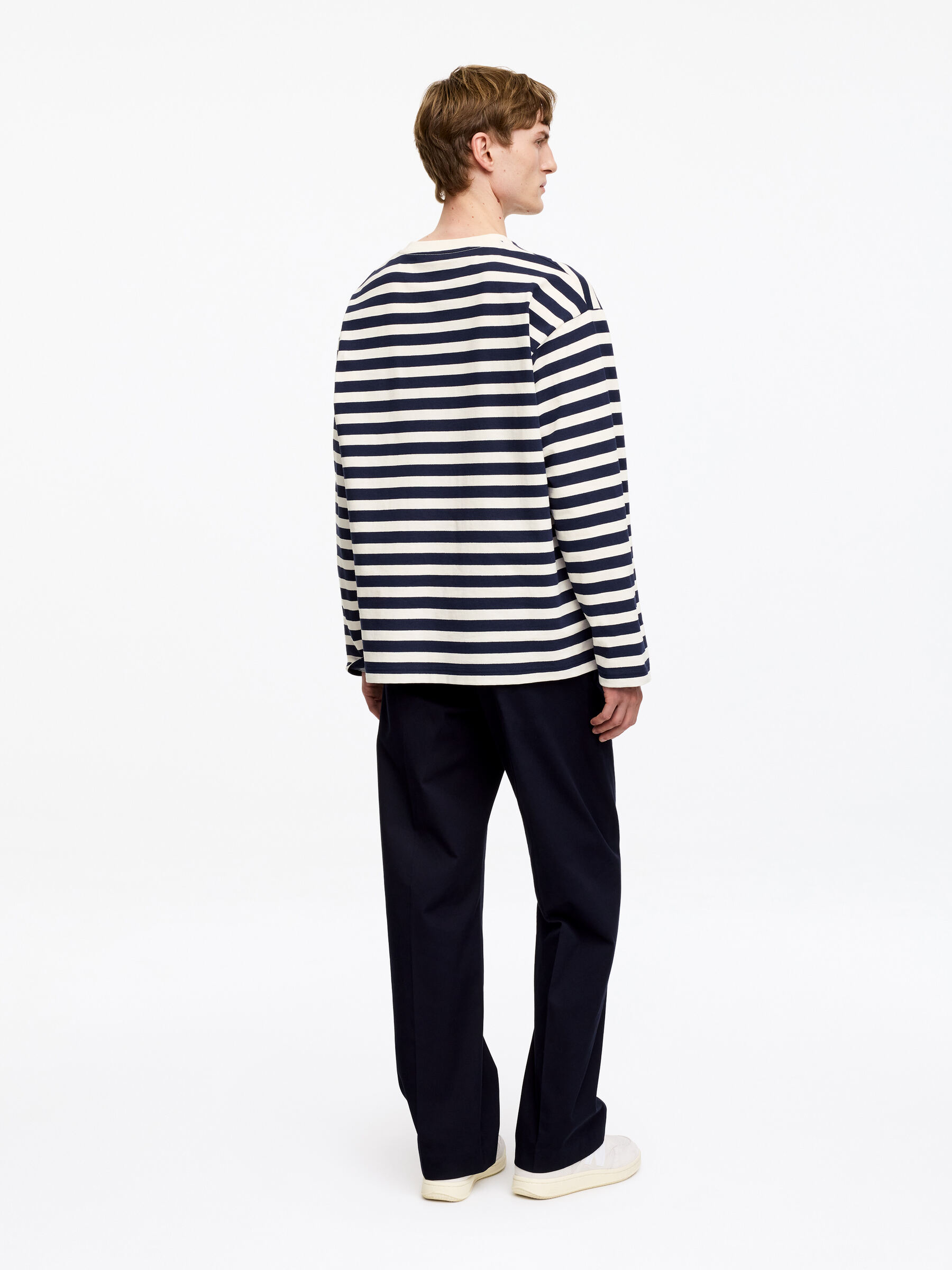 Relaxed Long-Sleeve T-Shirt - Off White/Dark Blue - Relaxed fit - Men - StillMedia/Lookbook - 4