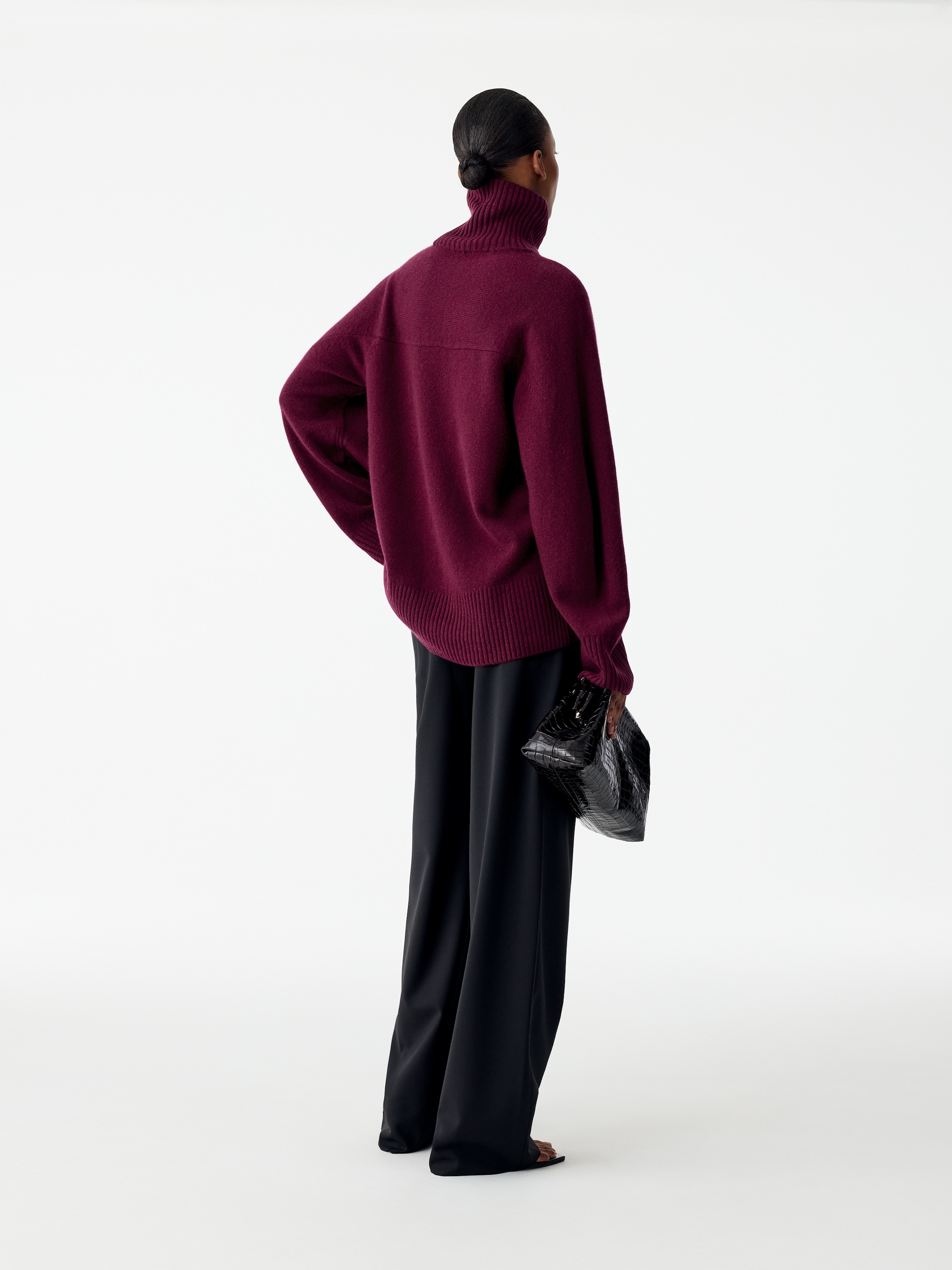 Maglione a collo alto in puro cashmere - Rosso scuro - Loose fit - women - StillMedia/Lookbook - 10
