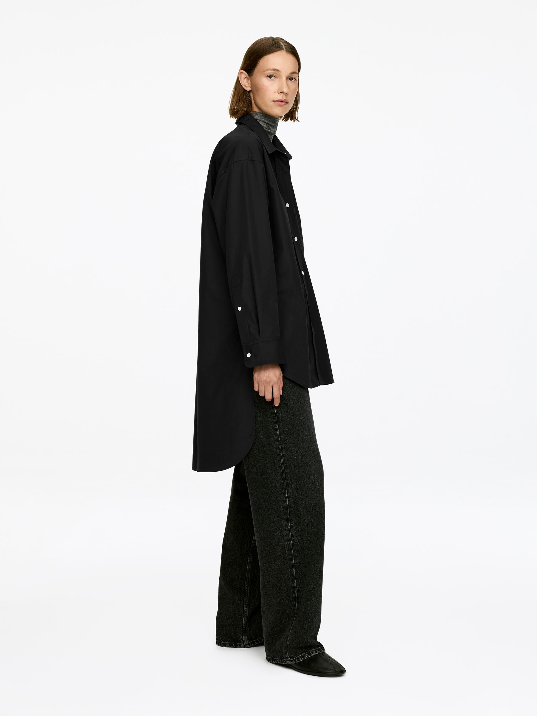 Elongated Shirt - Black - Loose fit - Women - StillMedia/Lookbook - 3