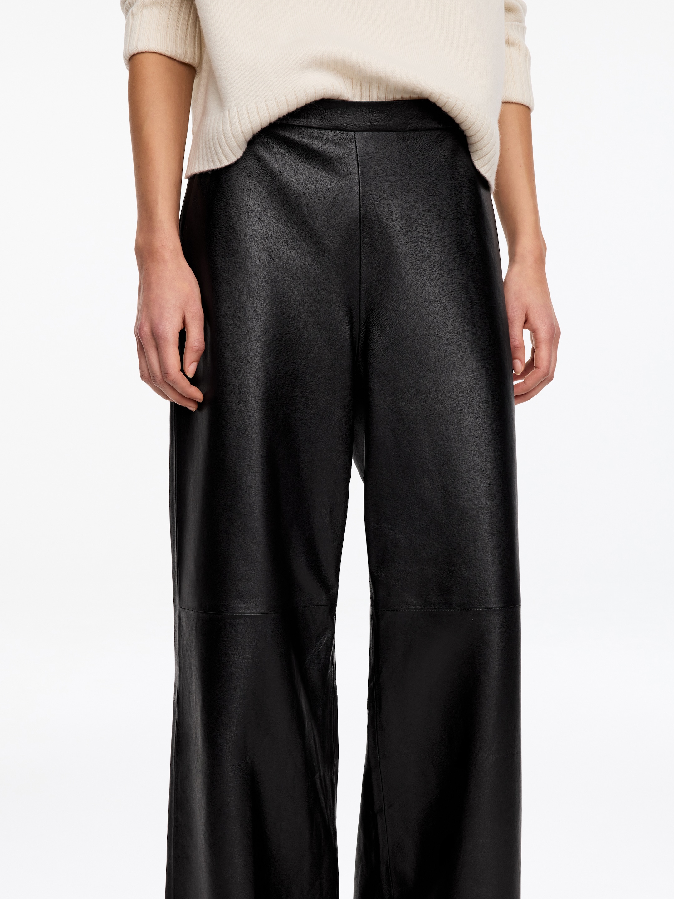 Leather Trousers - Black - Relaxed fit - women - StillMedia/Lookbook - 2