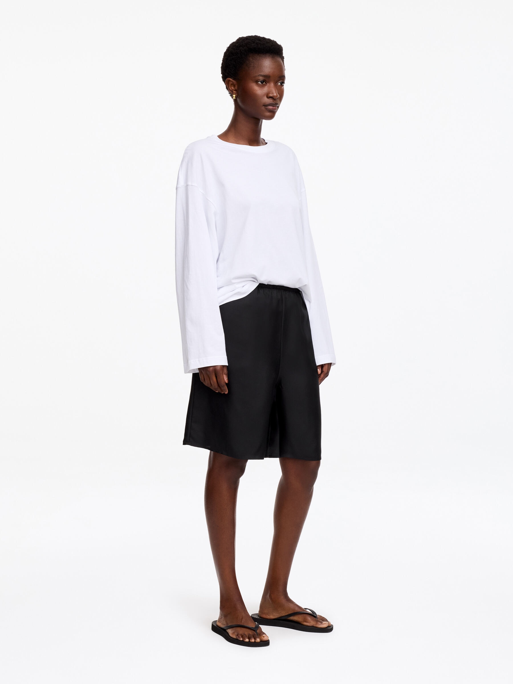 Silk Shorts - Black - Loose fit - Women - StillMedia/Lookbook - 3