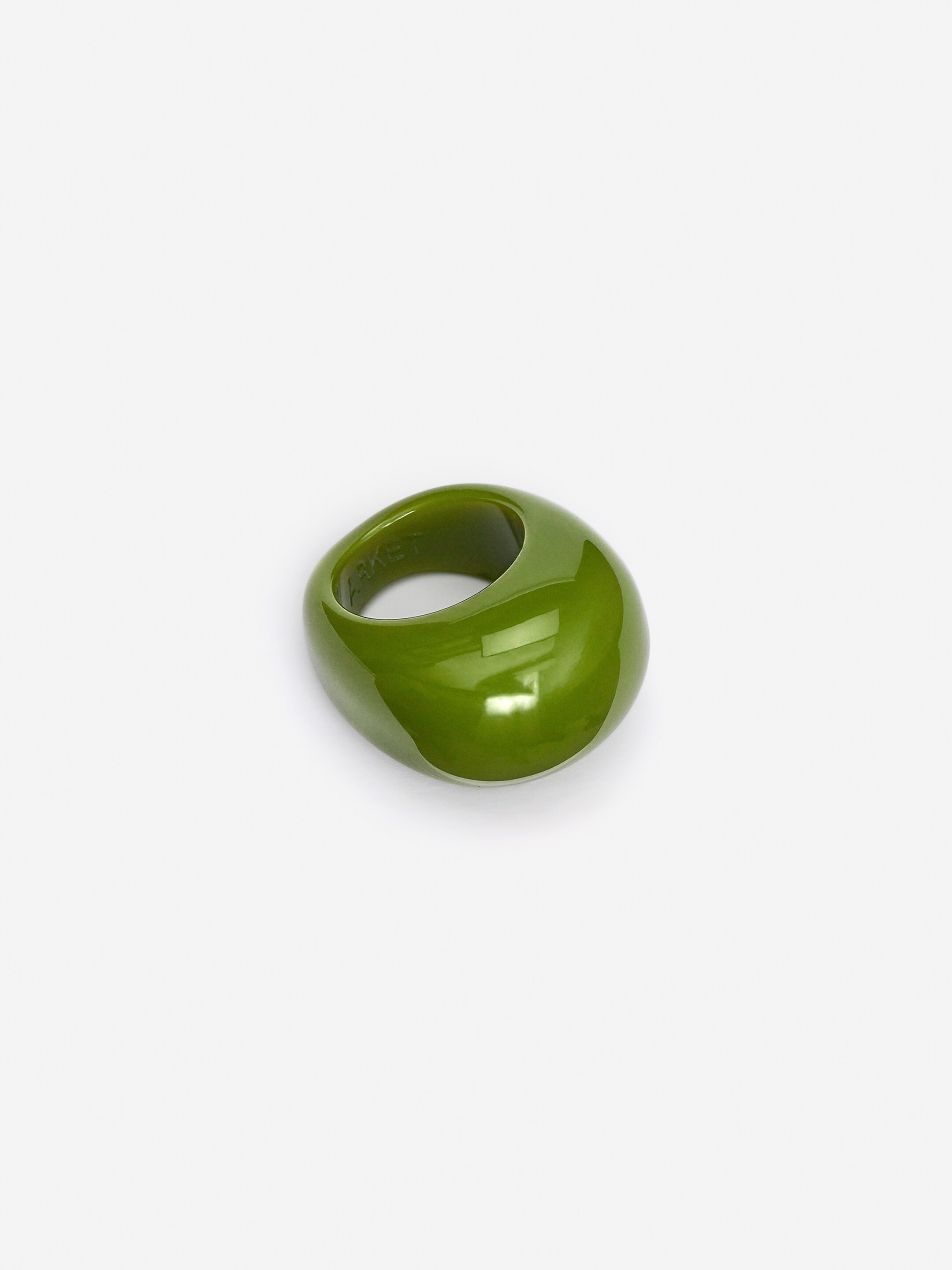 Masywny pierścionek z żywicy - Green - Women - StillMedia/DescriptiveStillLife - 1