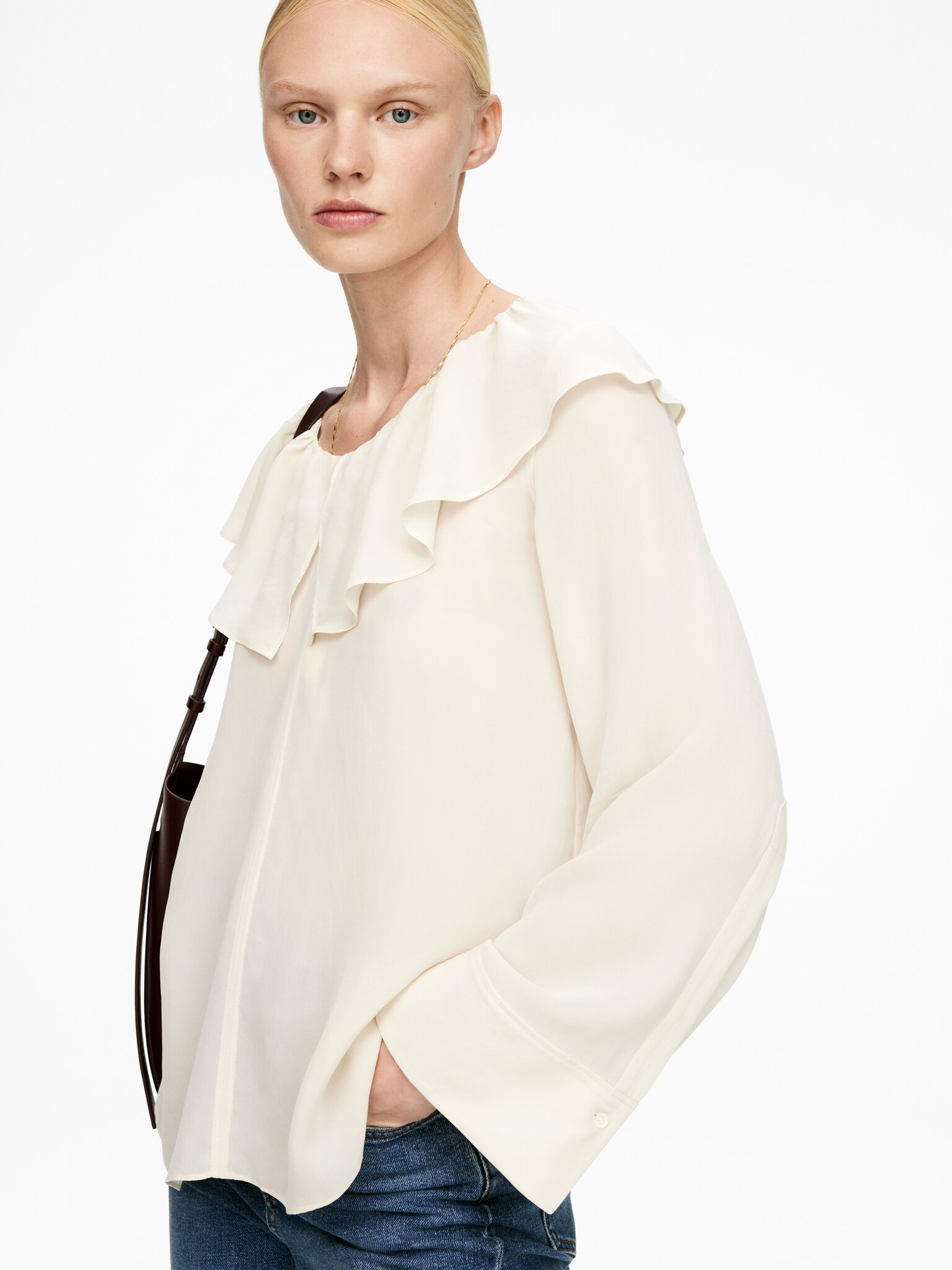 Bluse med volangkrage - Offwhite/Svart - 5