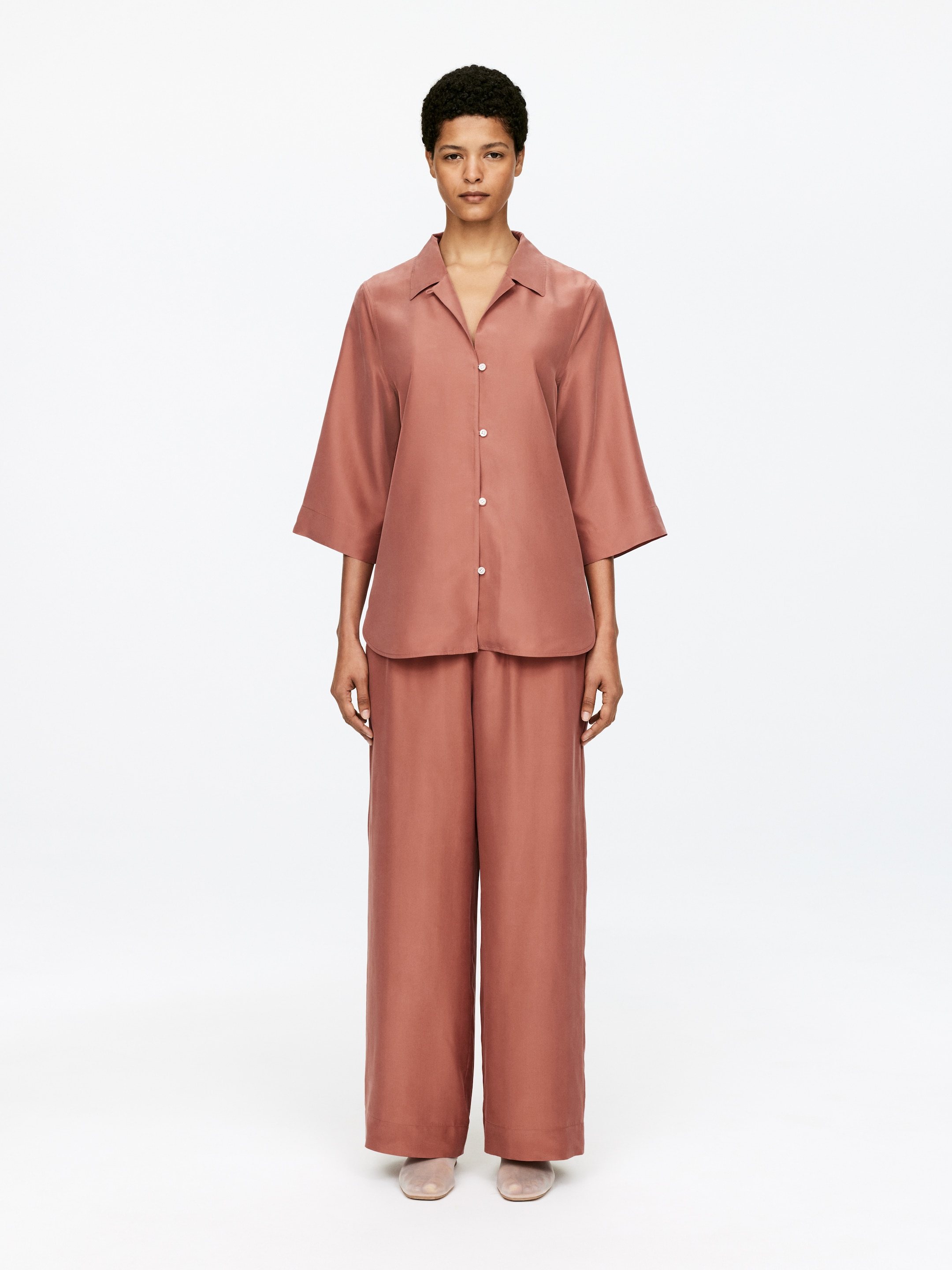 Visa större bild: Sidenskjorta med lös passform - Roströd - DAM | H&M SE 4