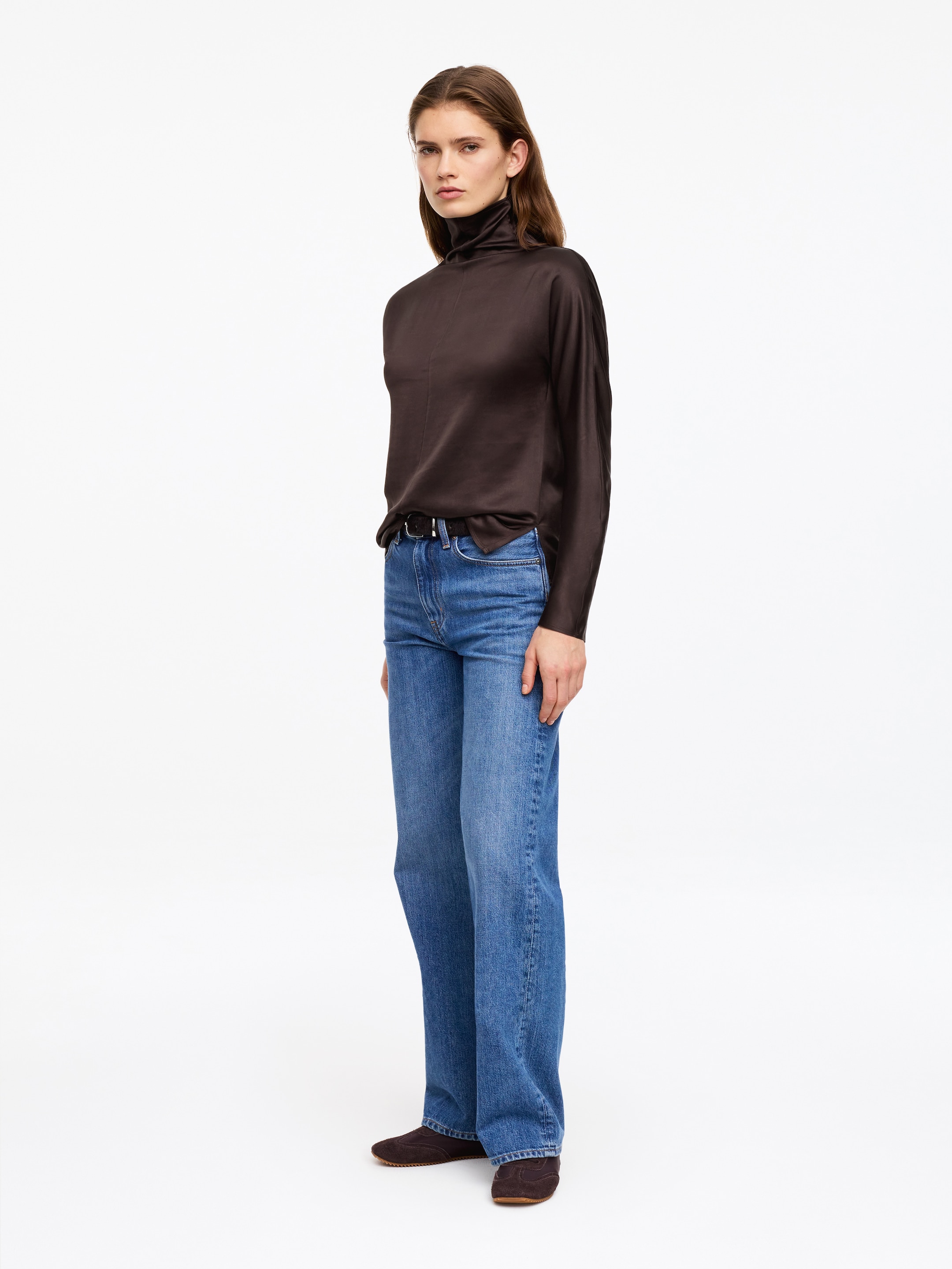 Haut en satin à col montant - Marron foncé - Slim fit - Femme - StillMedia/Lookbook - 5