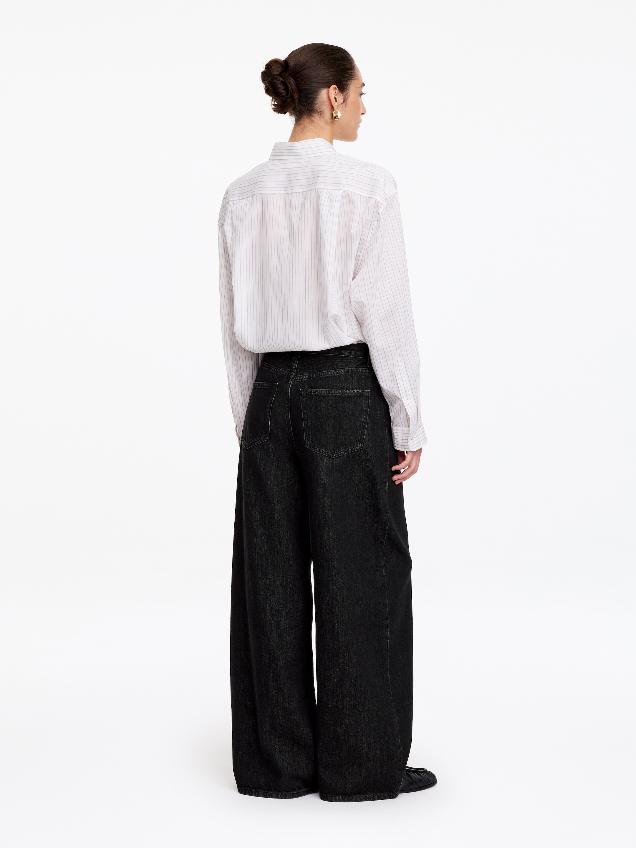 CEDAR Oversized Wide Jeans - Black - Oversized - women - StillMedia/Lookbook - 6
