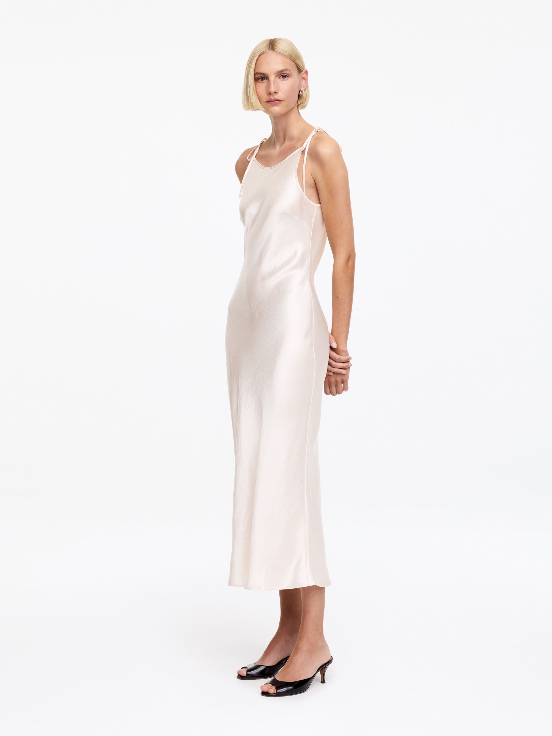 Crushed Satin Slip Dress - Light Pink - Slim fit - Women - StillMedia/Lookbook - 2