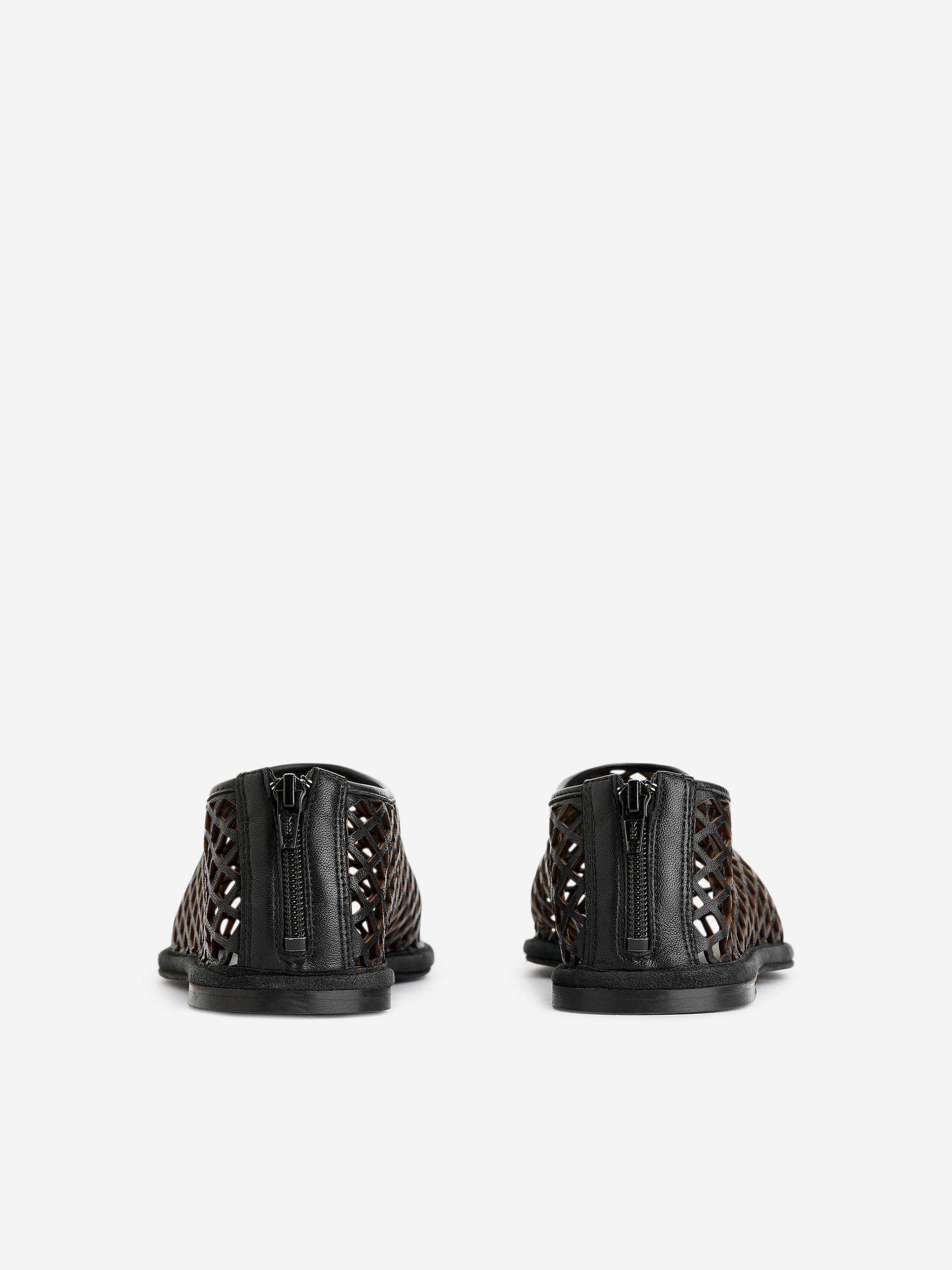 Flache Schuhe aus Leder mit Cut-out - Schwarz - Damen - StillMedia/DescriptiveStillLife - 5
