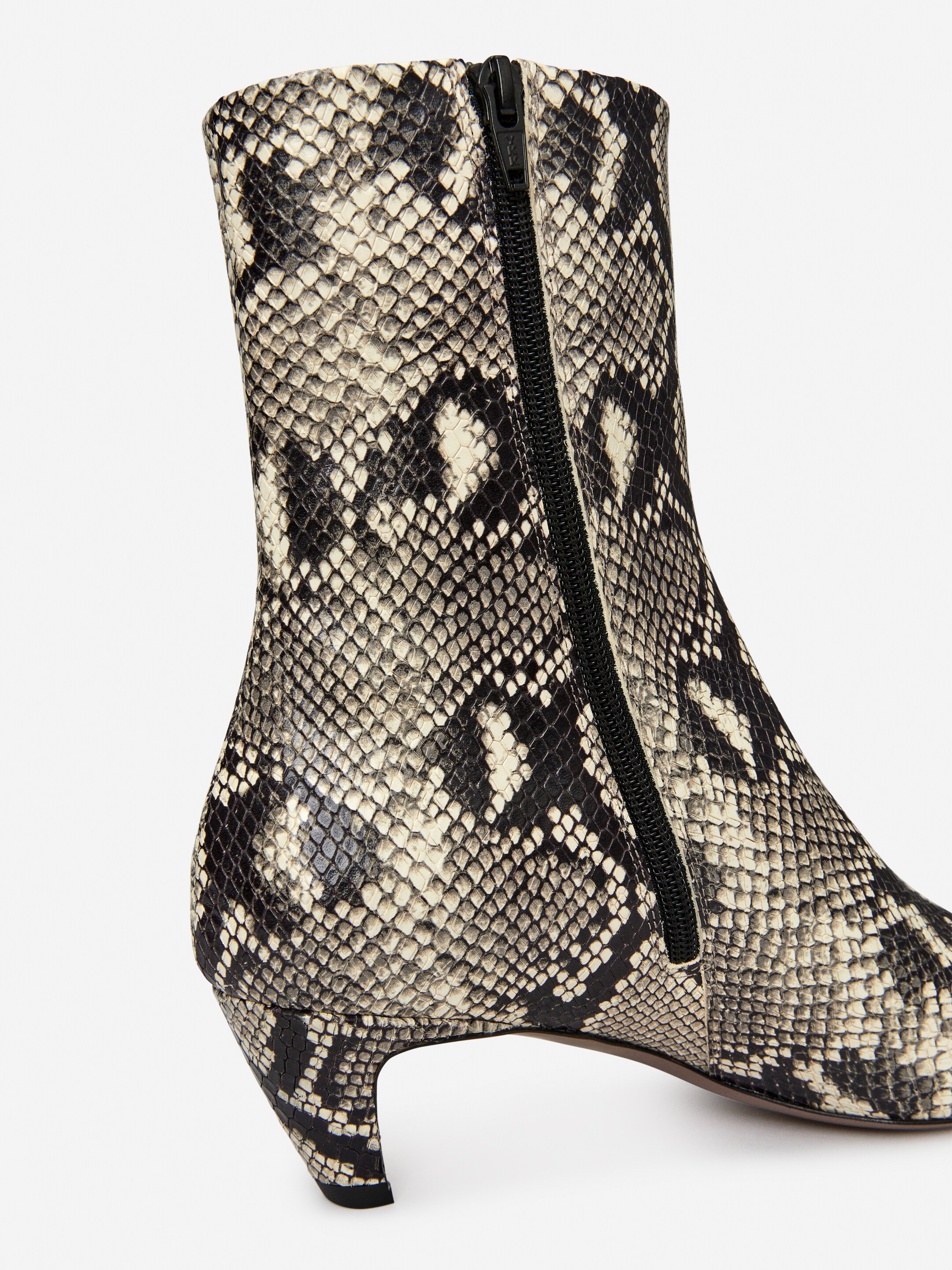 Προβολή μεγαλύτερης εικόνας: Μποτάκια με Τετράγωνη Μύτη - Snake - Ladies | H&M GR 5