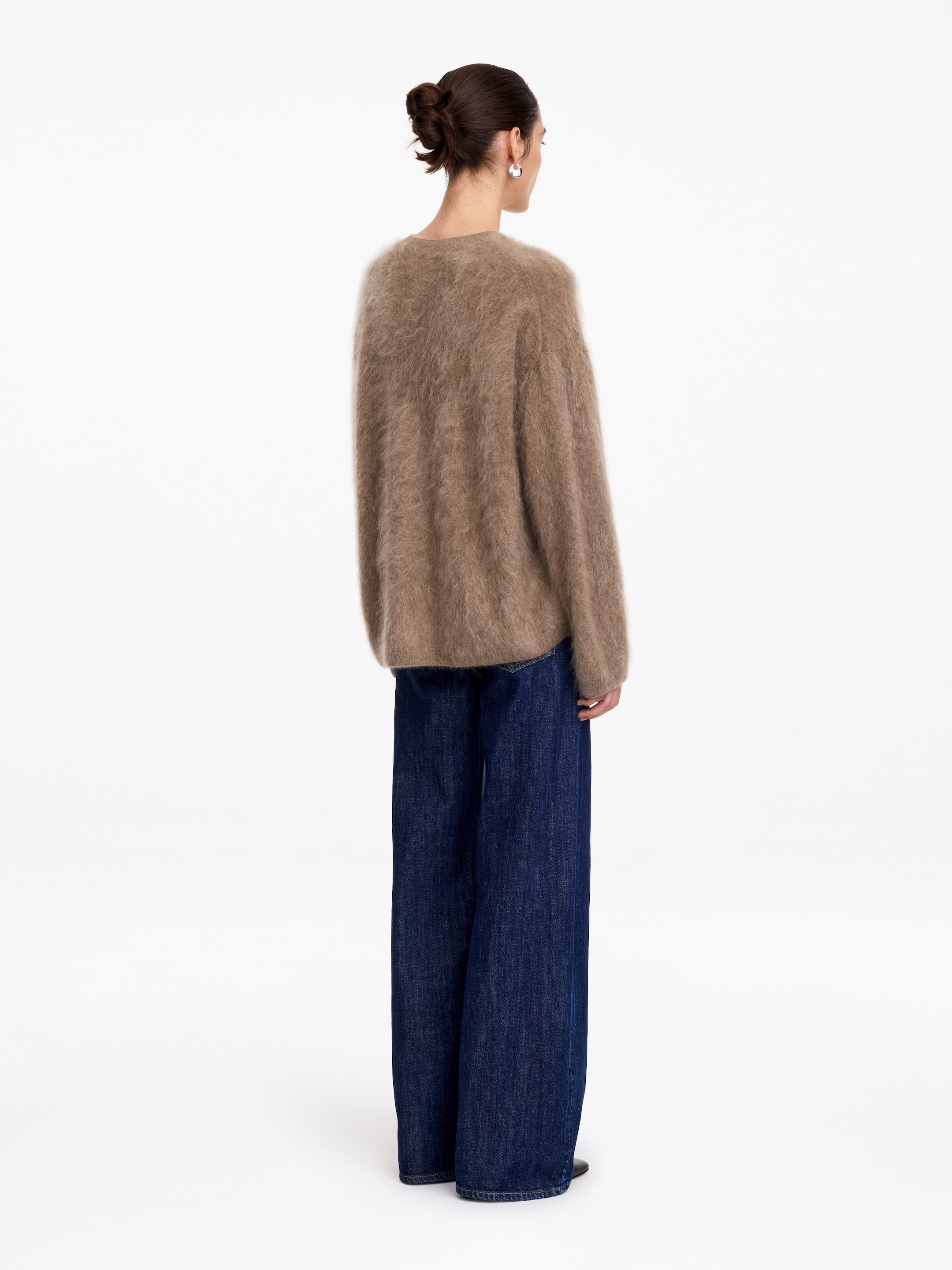 Brushed-Cashmere Jumper​ - Taupe - Loose fit - women - StillMedia/Lookbook - 2