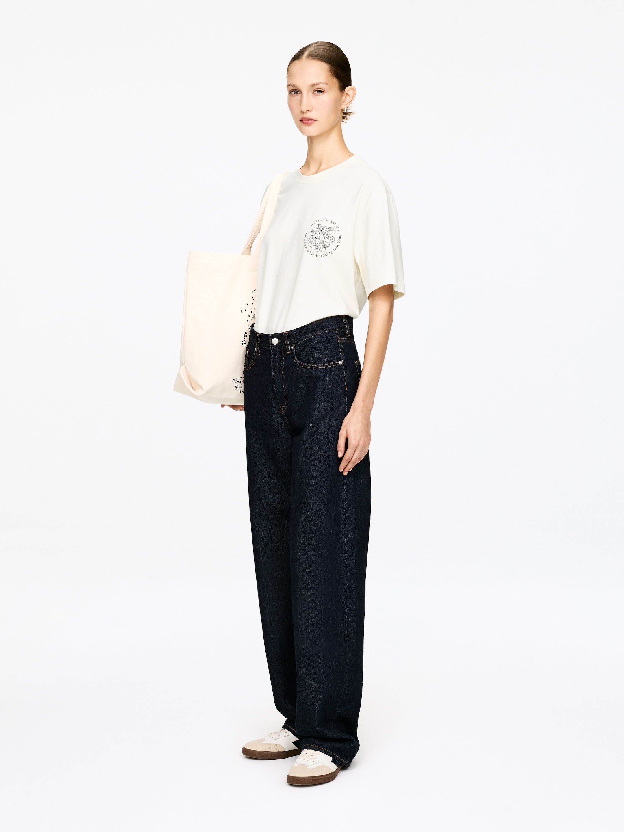 ARKET CAFÉ Printed T-Shirt - Off White/Black - Loose fit - Café - StillMedia/Lookbook - 17