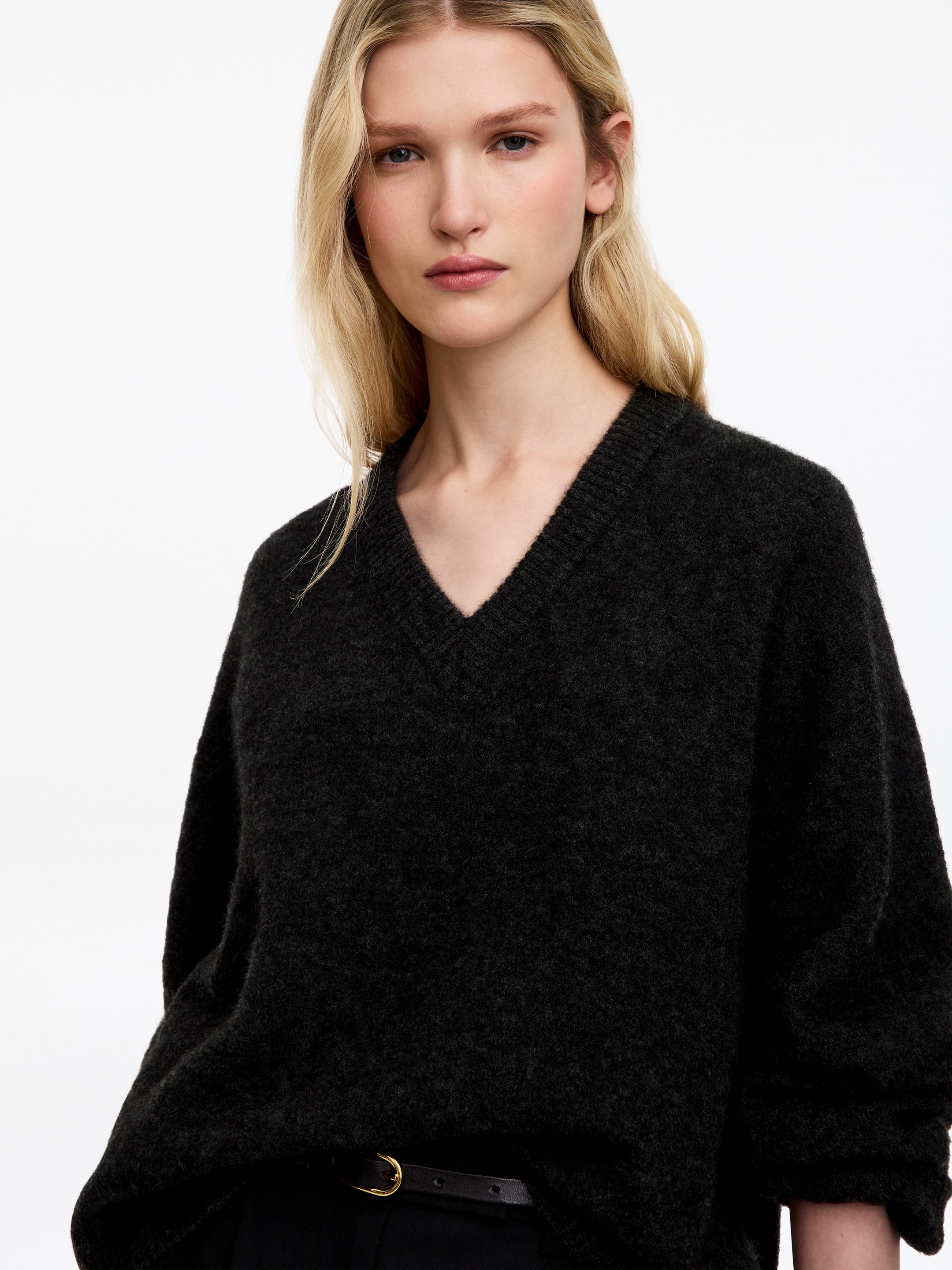 Alpaca-Wool Blend V-Neck Jumper - Dark Grey - Loose fit - women - StillMedia/Lookbook - 5