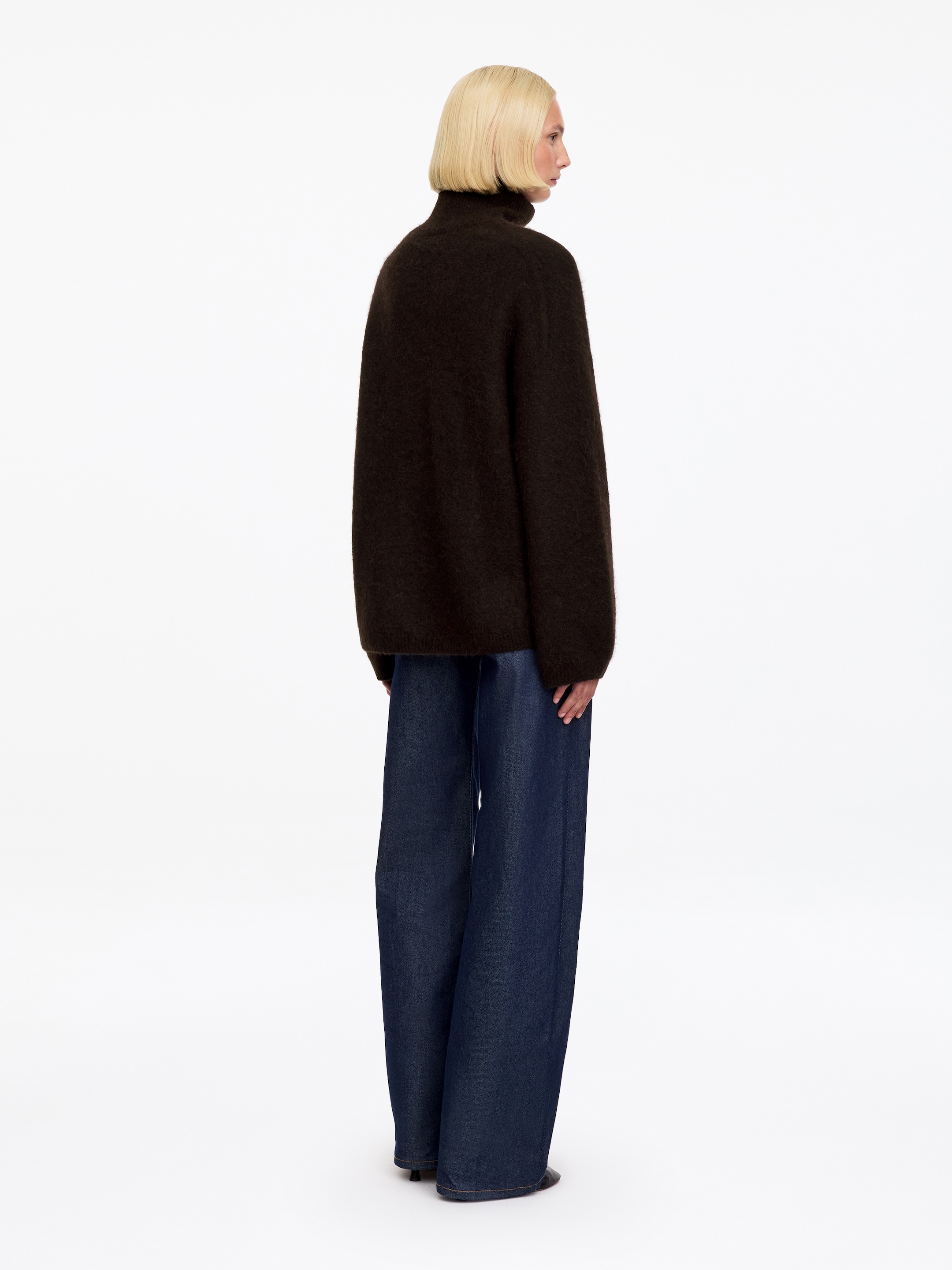 Roll-Neck Jumper - Dark Brown - Oversized - women - StillMedia/Lookbook - 4