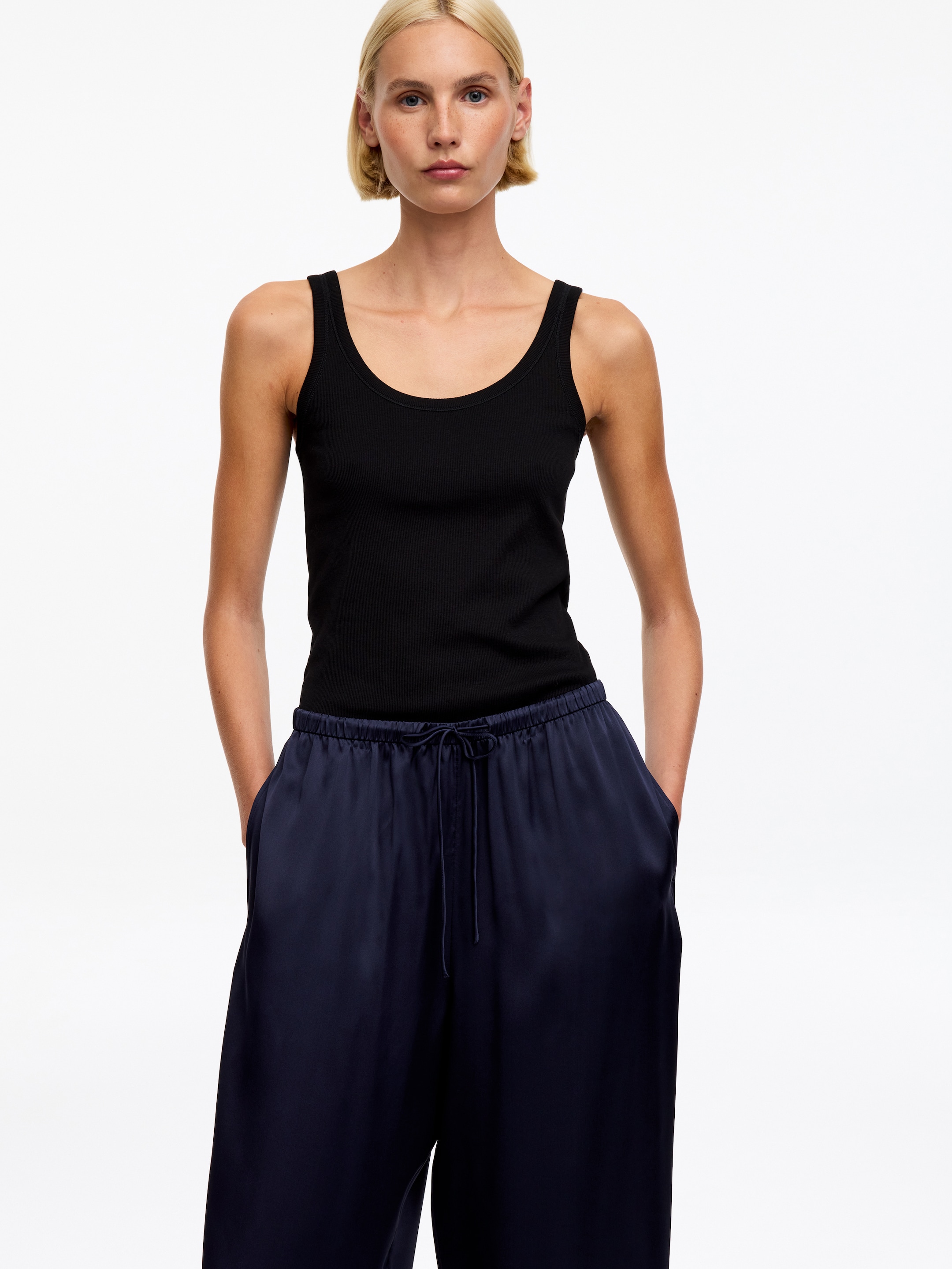Pantalon en satin de soie - Bleu foncé - Relaxed fit - Femme - StillMedia/Lookbook - 9