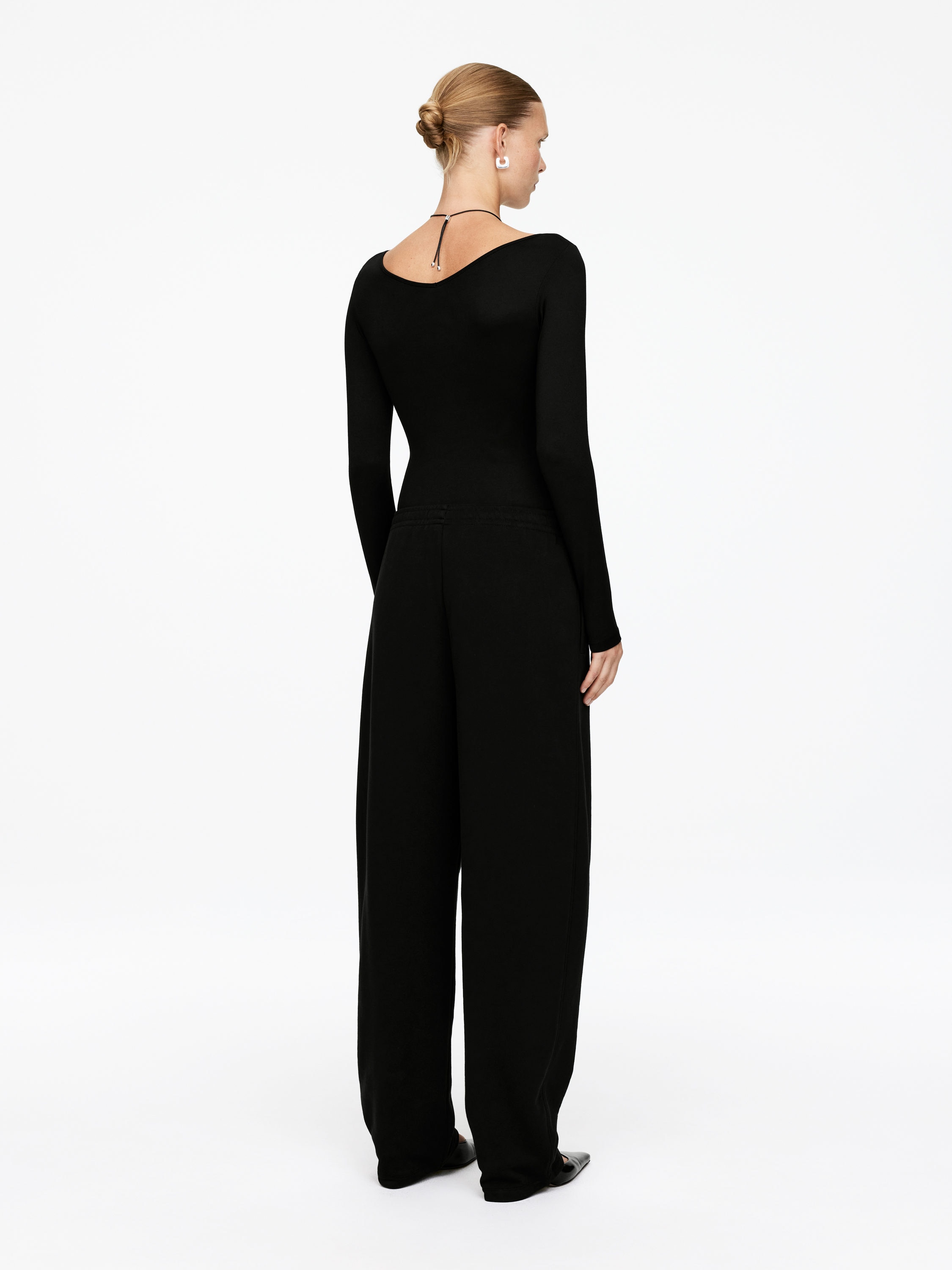 Barrel-Leg Sweatpants - Black - Relaxed fit - Women - StillMedia/Lookbook - 3