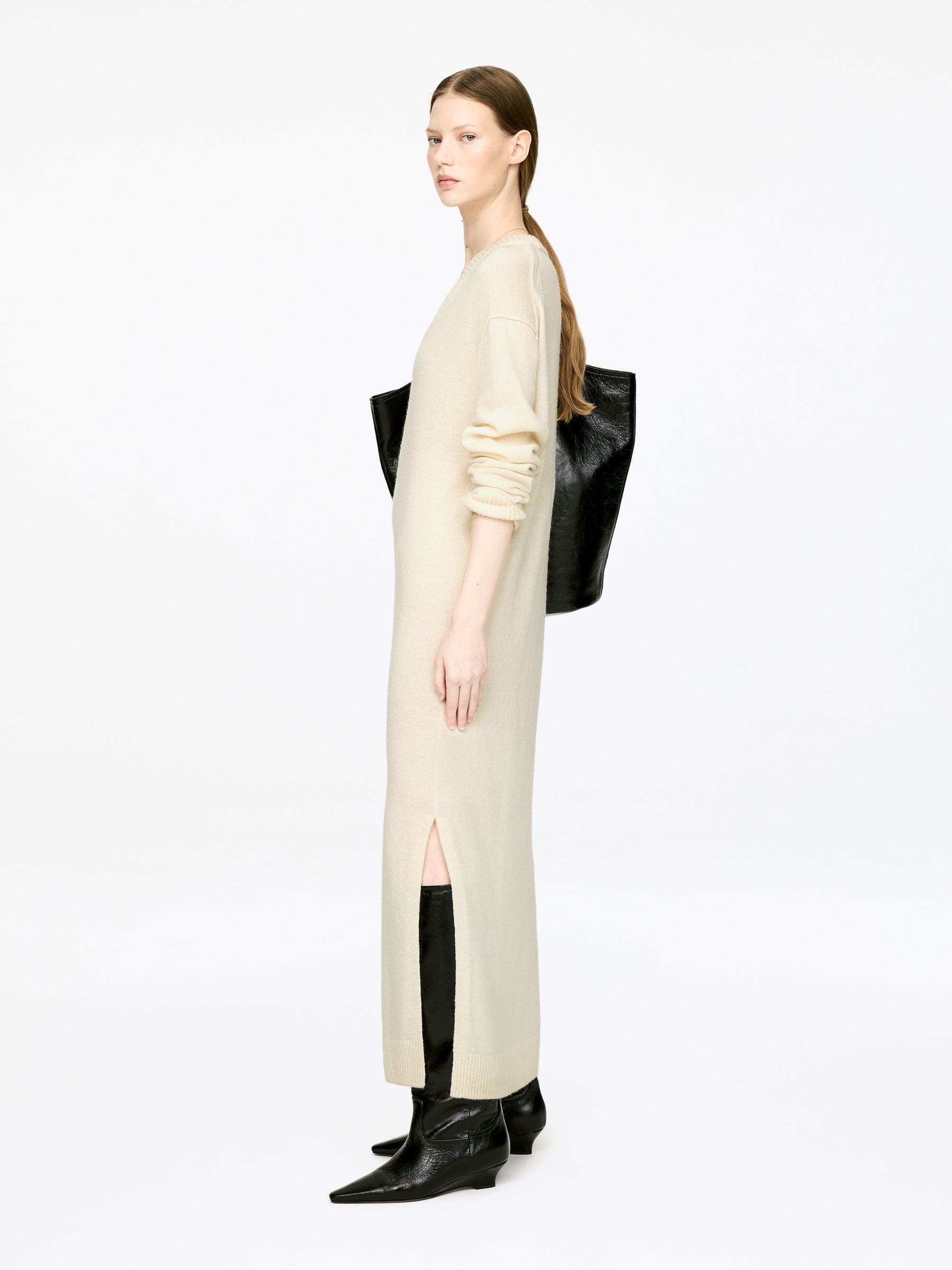 V-Neck Wool Dress - Off White - Loose fit - Women - StillMedia/Lookbook - 8