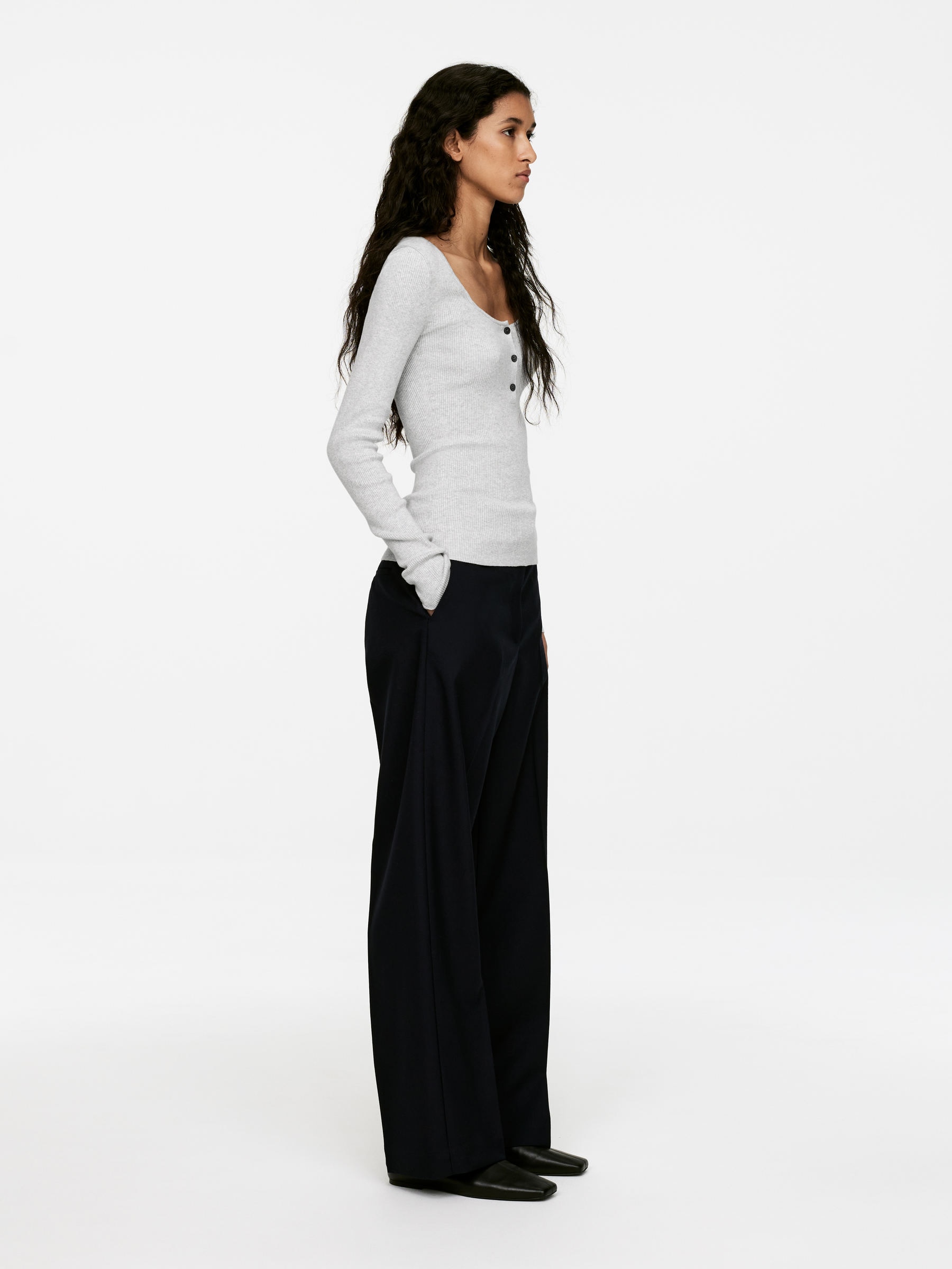 Ballerina-Neckline Top - Grey - Slim fit - Women - StillMedia/Lookbook - 3