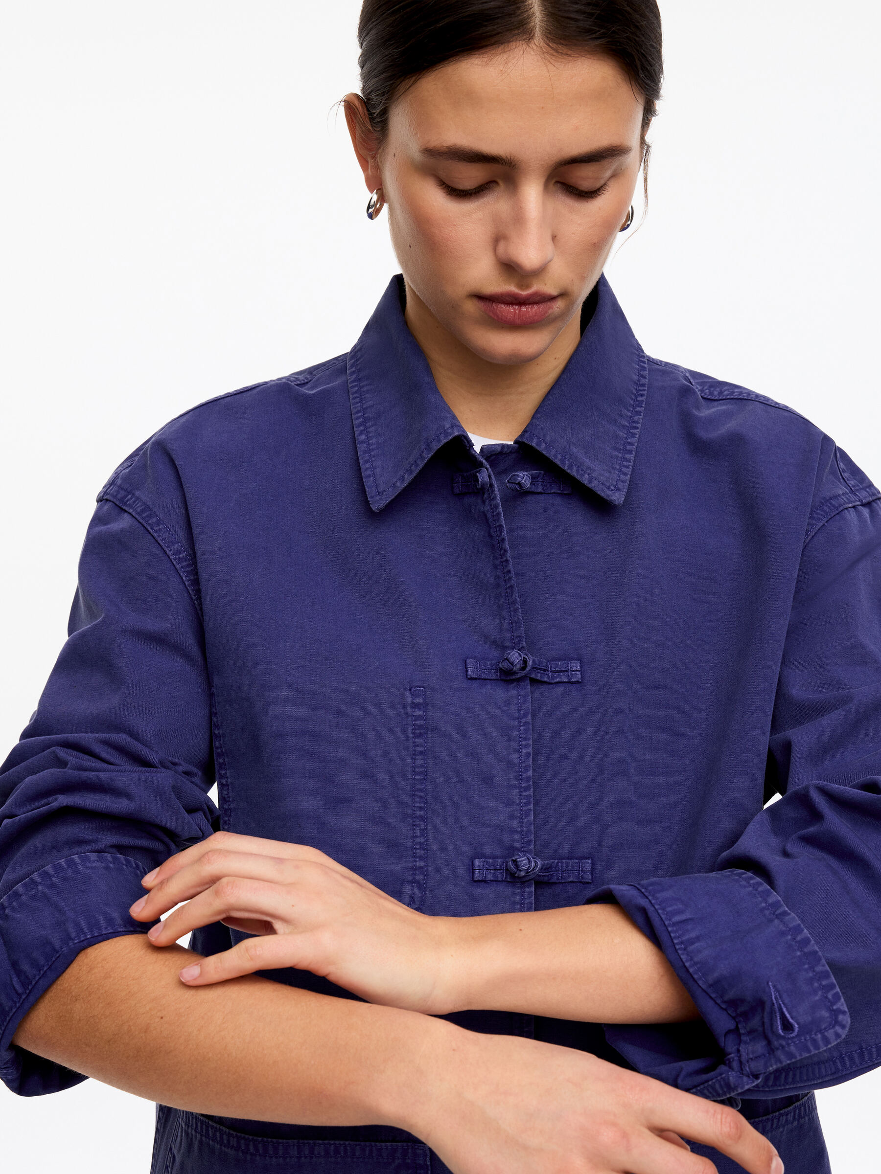 Knot-Button Overshirt - Blue - Regular fit - Women - StillMedia/Lookbook - 5
