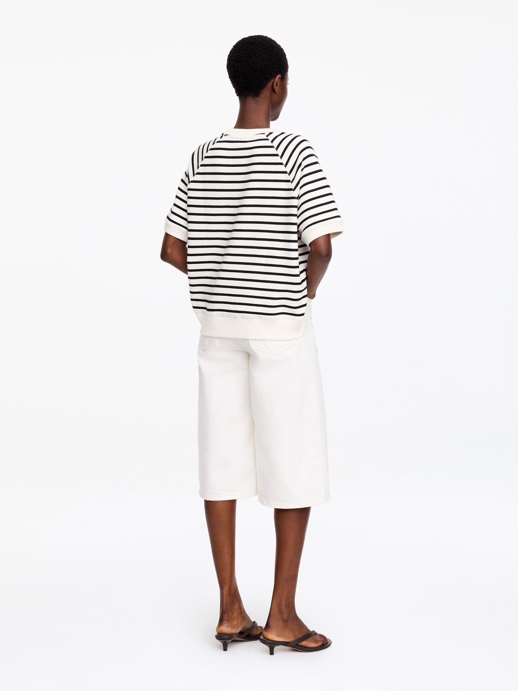 French Terry Sweatshirt - Off White/Black - Regular fit - Women - StillMedia/Lookbook - 4