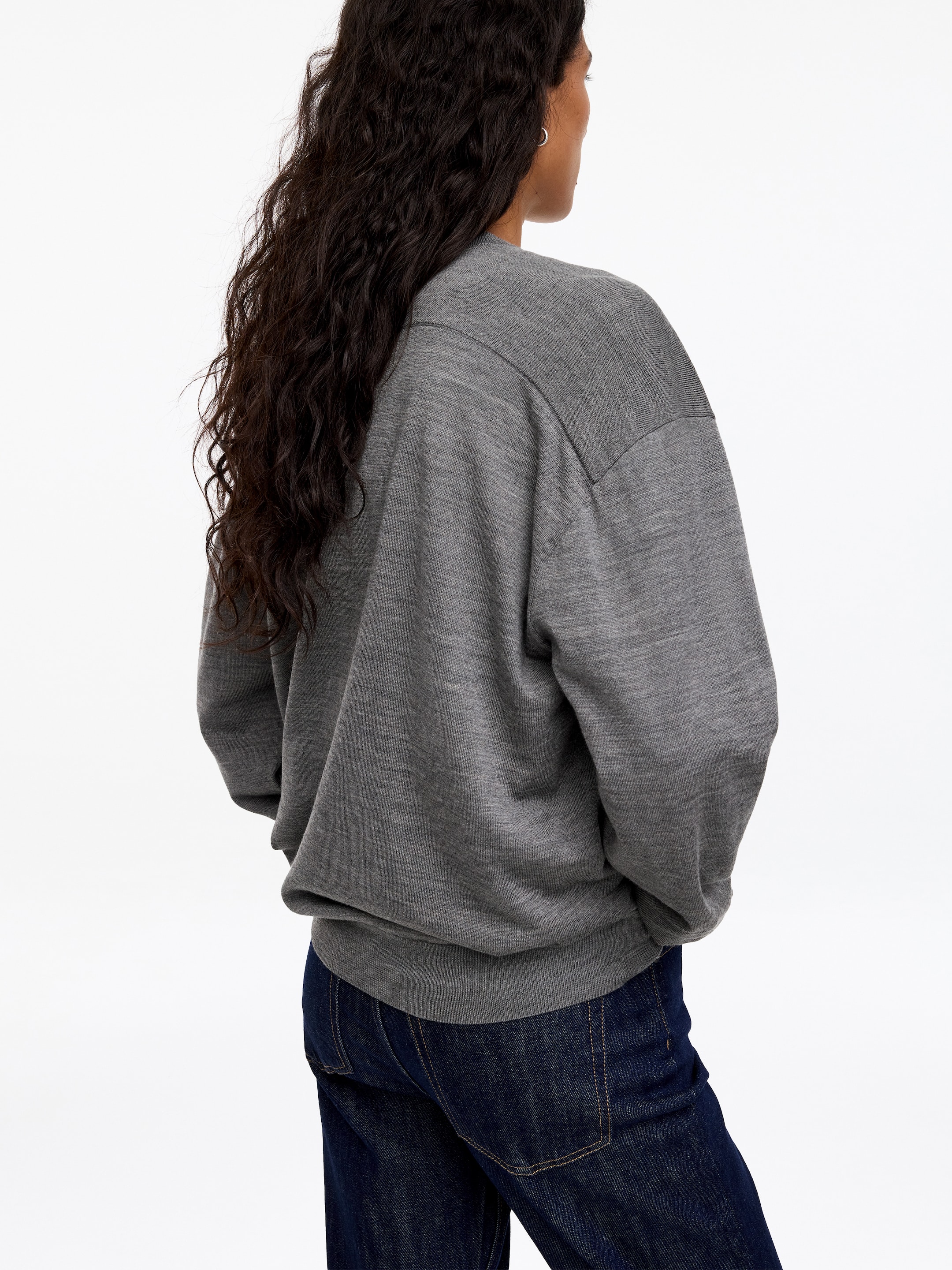 Pullover aus Merinowolle mit V-Ausschnitt - Graumeliert - Loose Fit - women - StillMedia/Lookbook - 4
