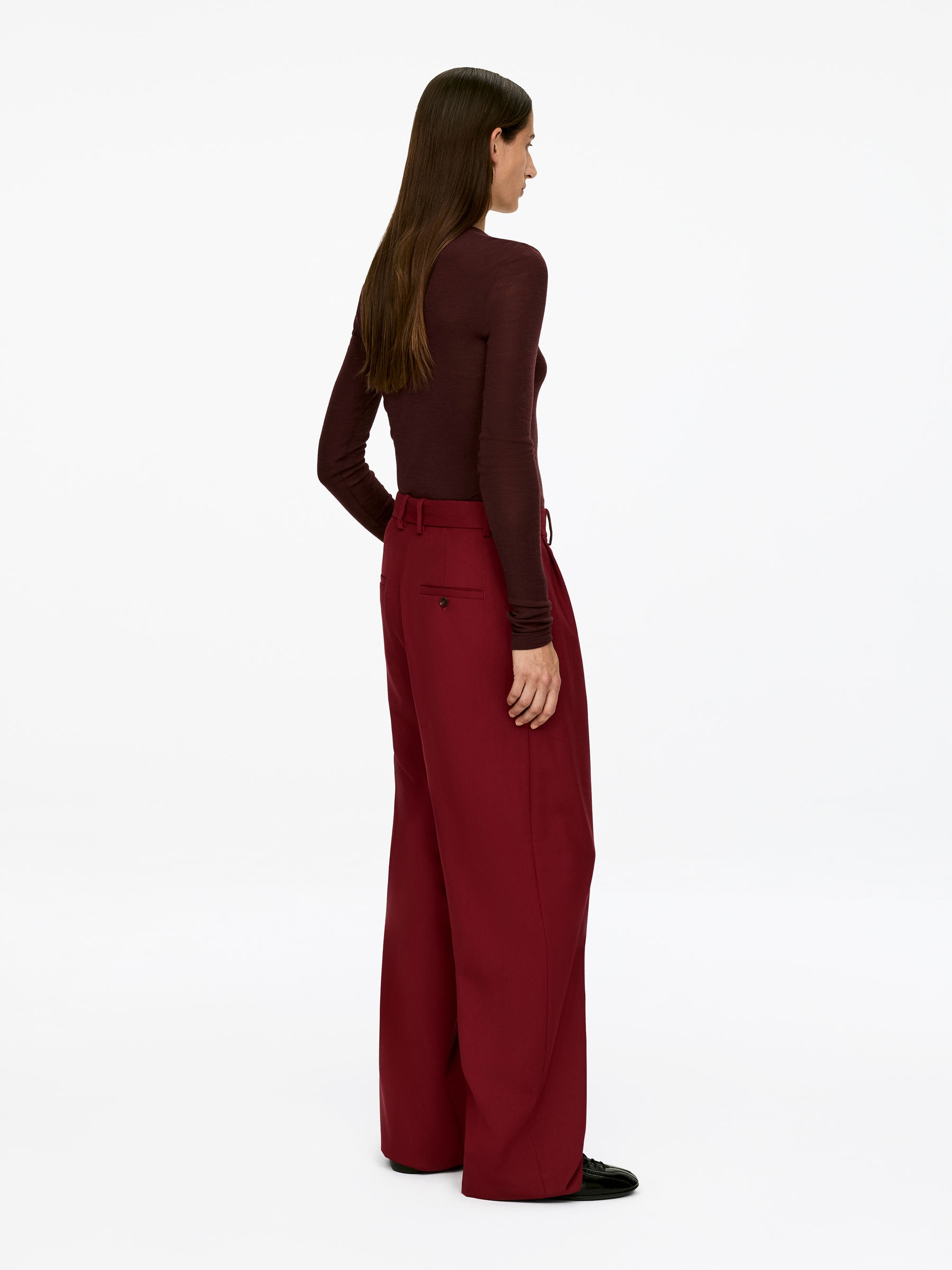 Pantalon plissé en laine - Rouge foncé - Relaxed fit - Femme - StillMedia/Lookbook - 10