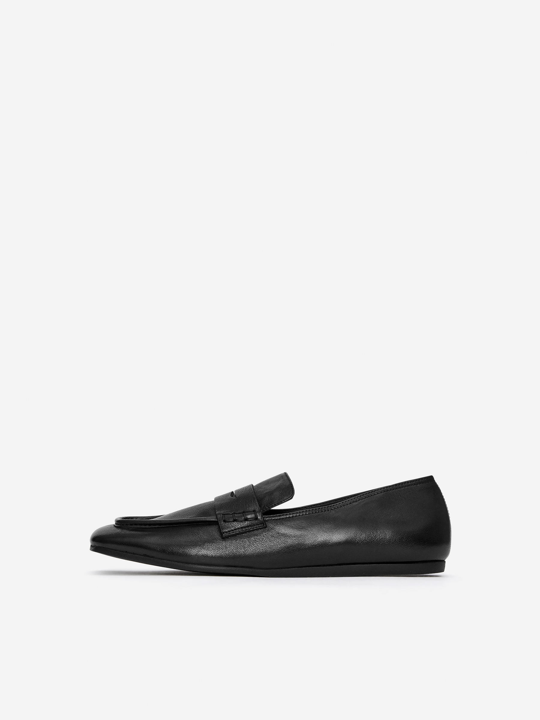 Leather Loafers - Black - Women - StillMedia/DescriptiveStillLife - 1