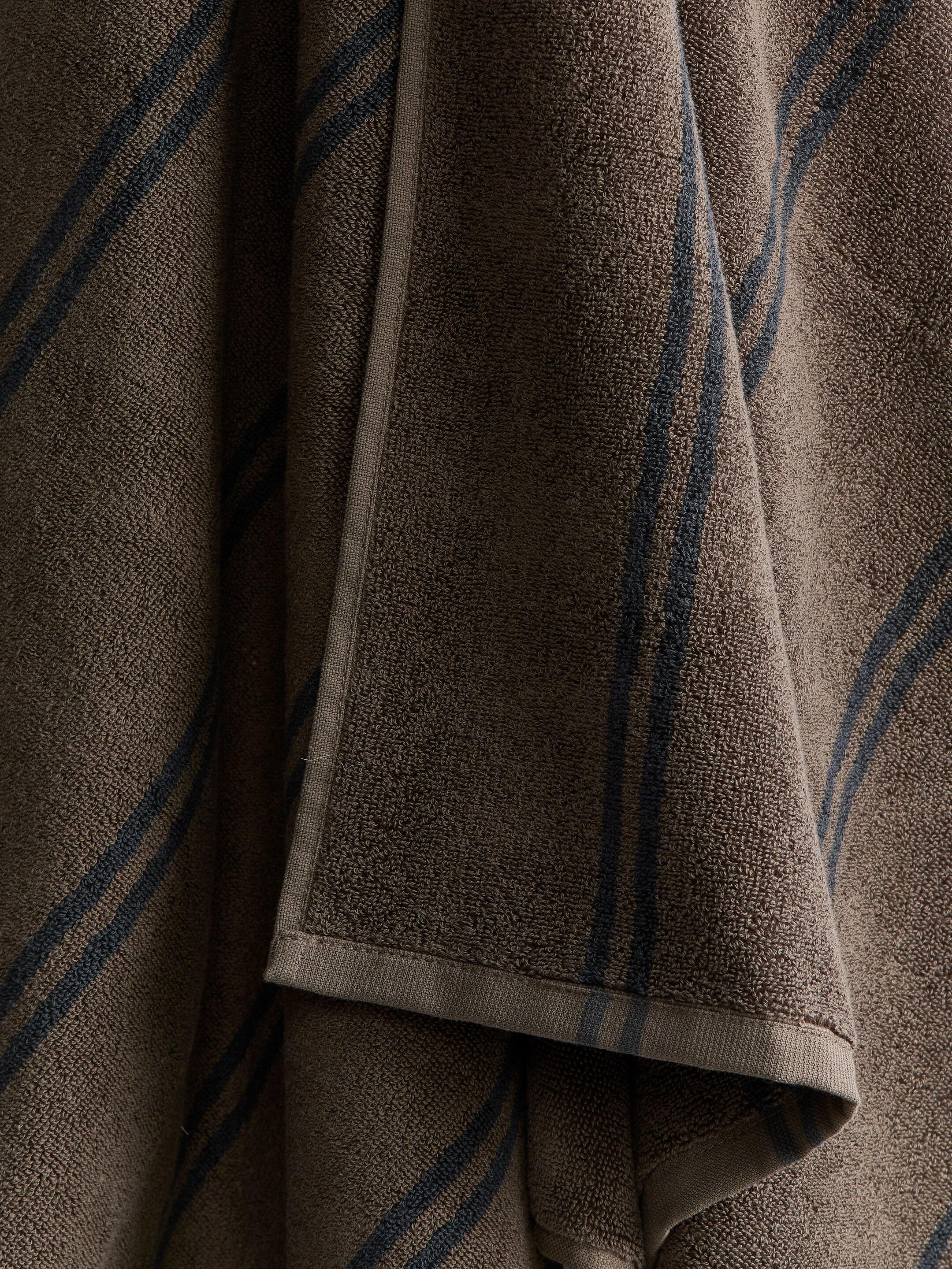 Zobacz większy obraz: Bath Towel 80 x 165 cm - Brązowy - HOME | H&M PL 2