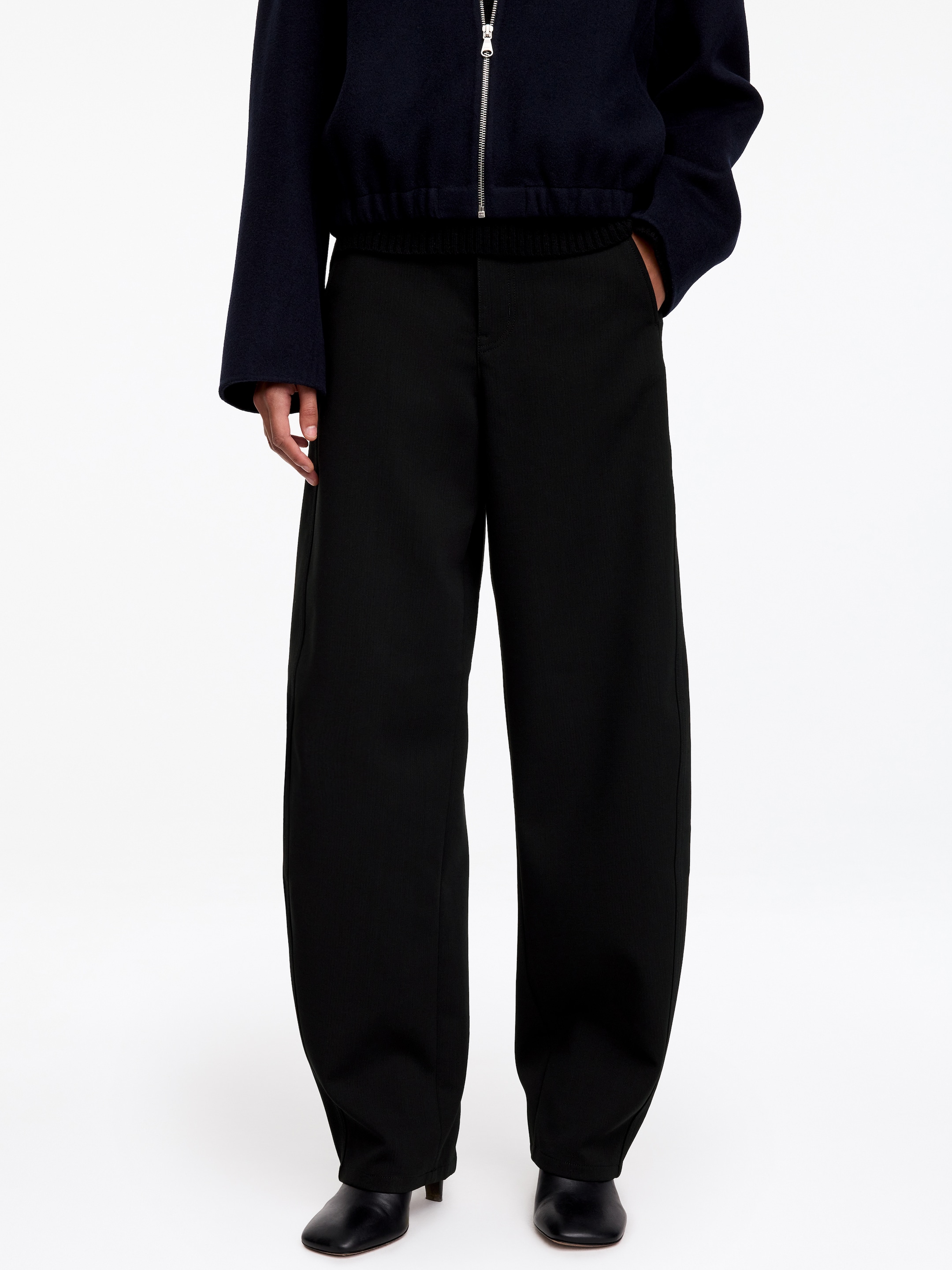 Barrel-Leg Wool-blend Trousers - Black - Relaxed fit - women - StillMedia/Lookbook - 5
