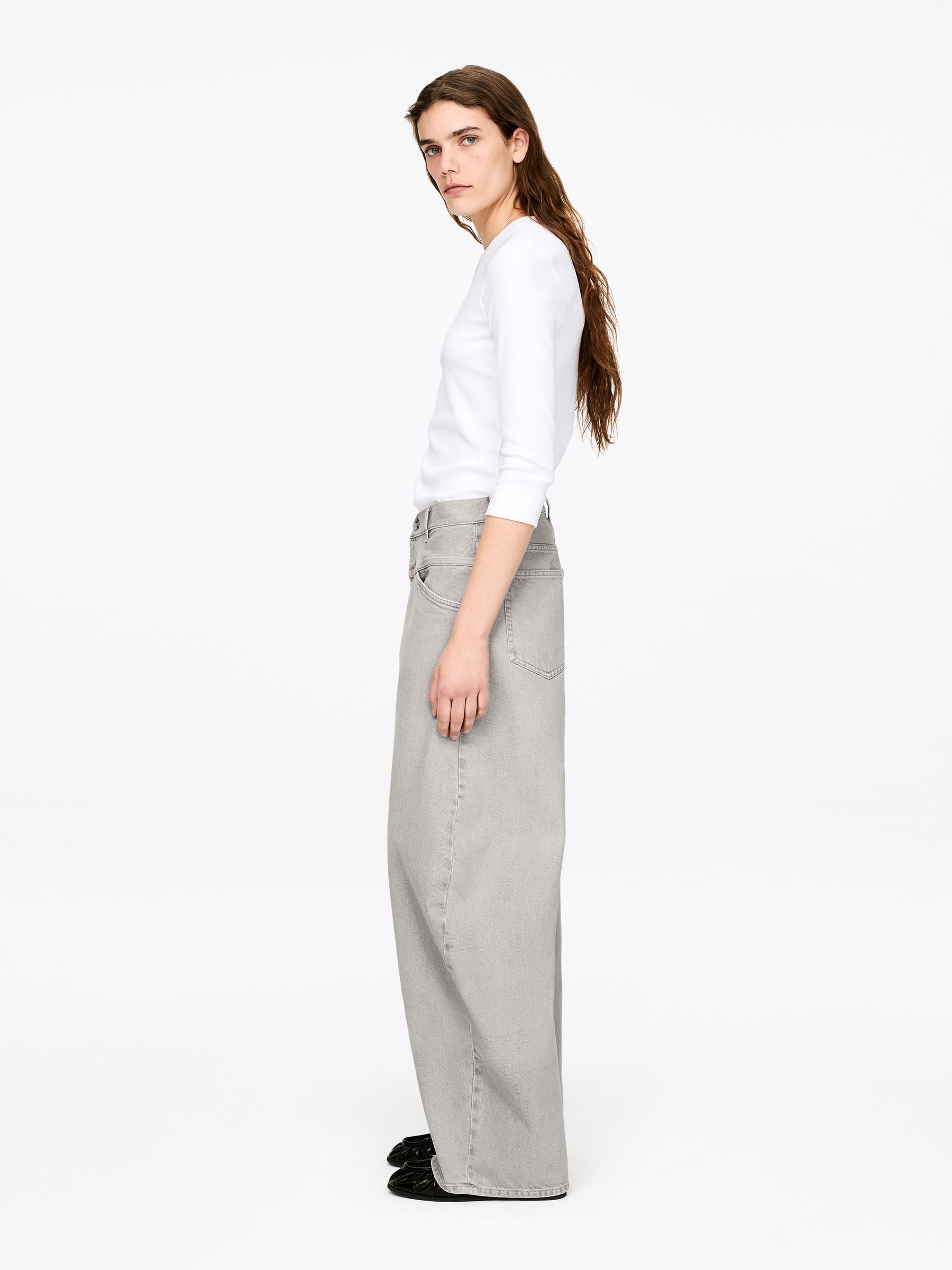 Barrel-Leg Jeans - Light Grey - Relaxed fit - Women - StillMedia/Lookbook - 4