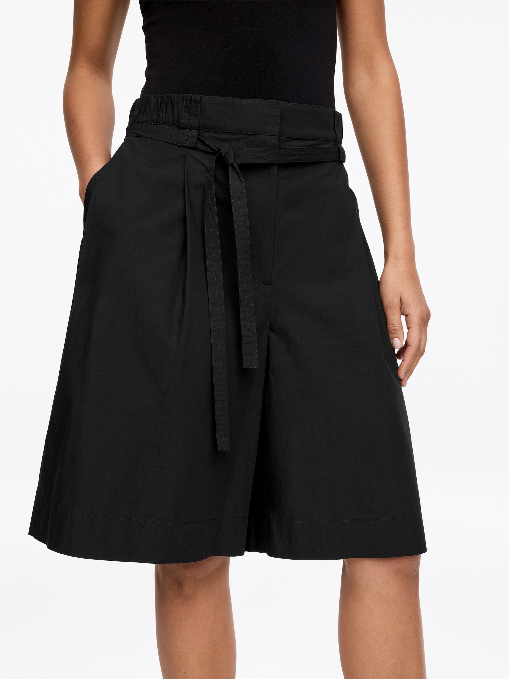 Pleated Cotton Poplin Shorts - Black - Relaxed fit - Women - StillMedia/Lookbook - 4