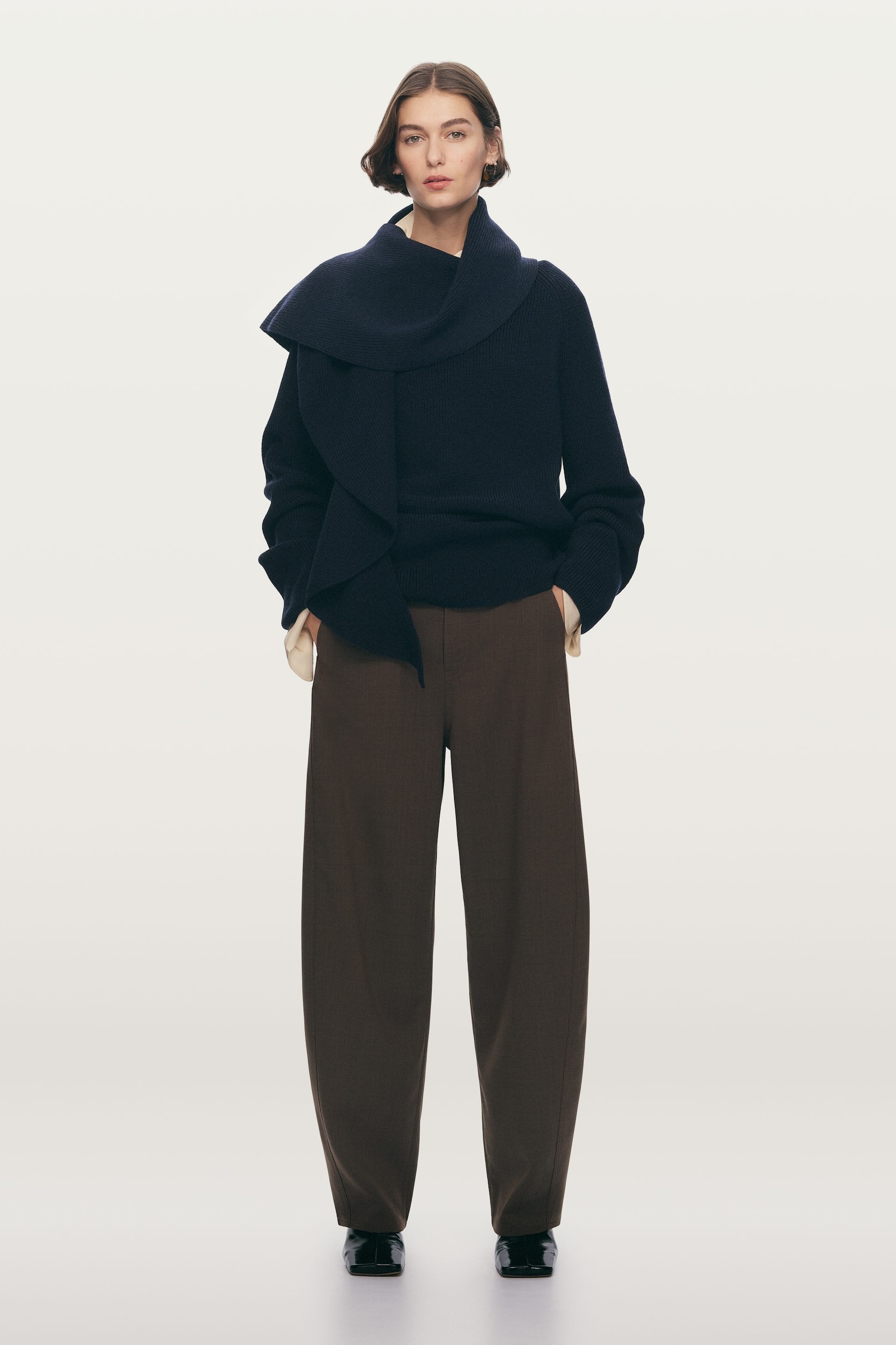 Größeres Bild ansehen: Strickpullover mit drapiertem Schal  - Dunkelblau - Ladies | H&M DE 1