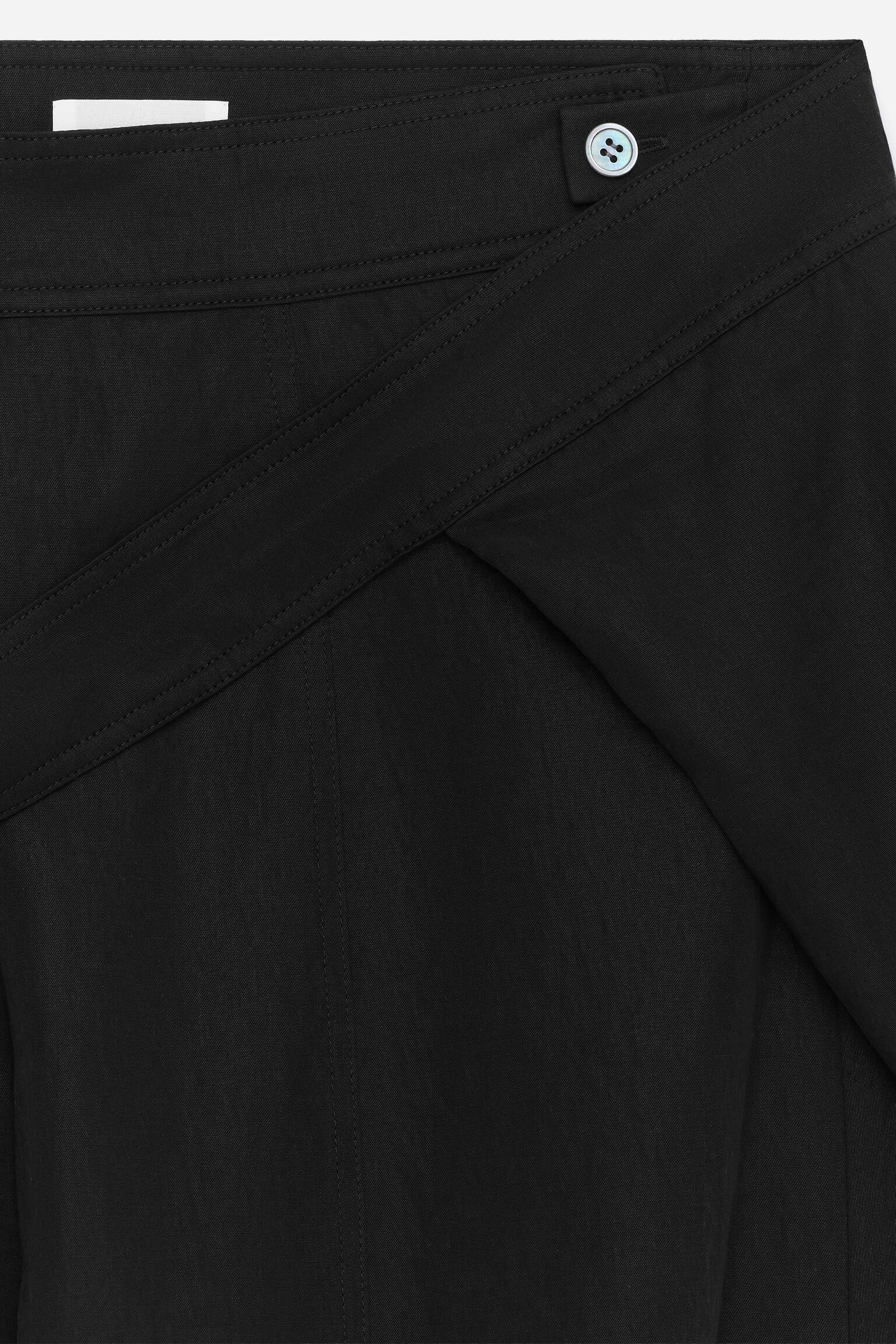 Elegante broek met omslag aan de voorkant - Zwart/Gebroken wit - 5