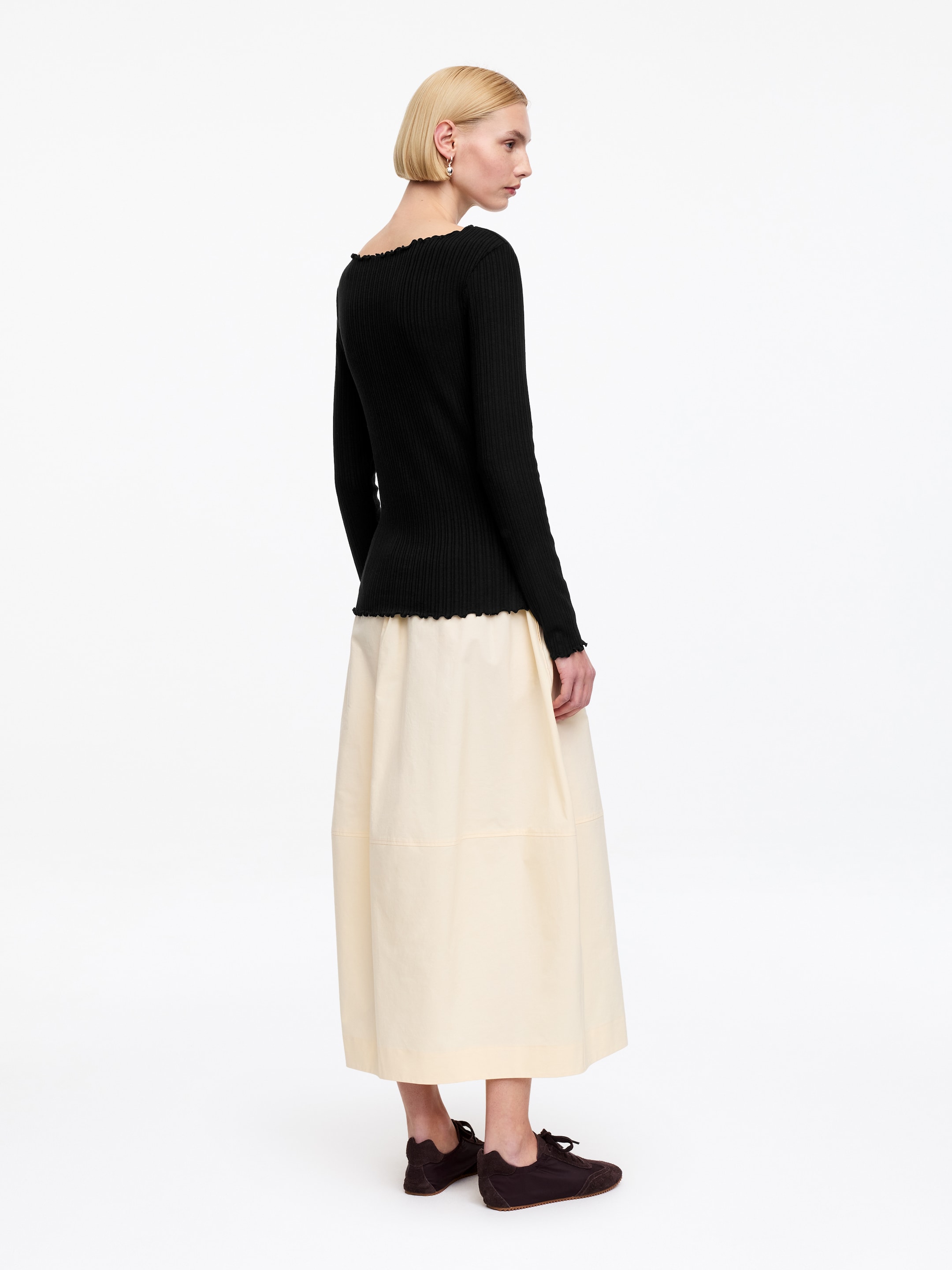 Boat-Neck Top - Black - Regular fit - Women - StillMedia/Lookbook - 3
