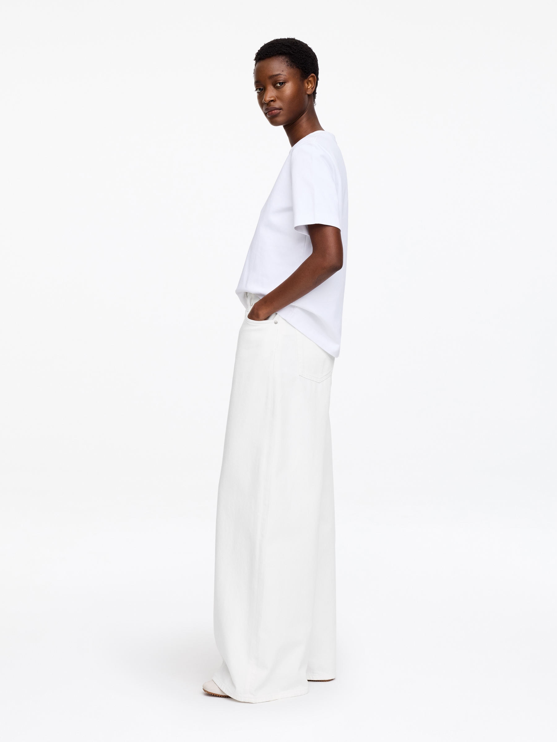 CEDAR Oversized Wide Jeans - White - Oversized - Women - StillMedia/Lookbook - 4