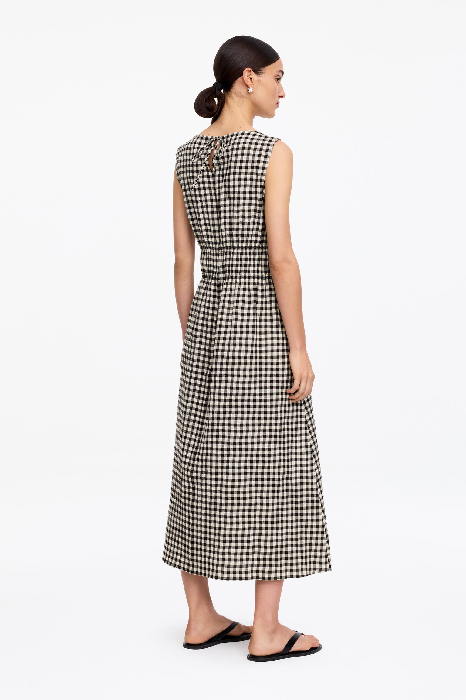 Kleid aus Seersucker-Weiß/Schwarz - 4