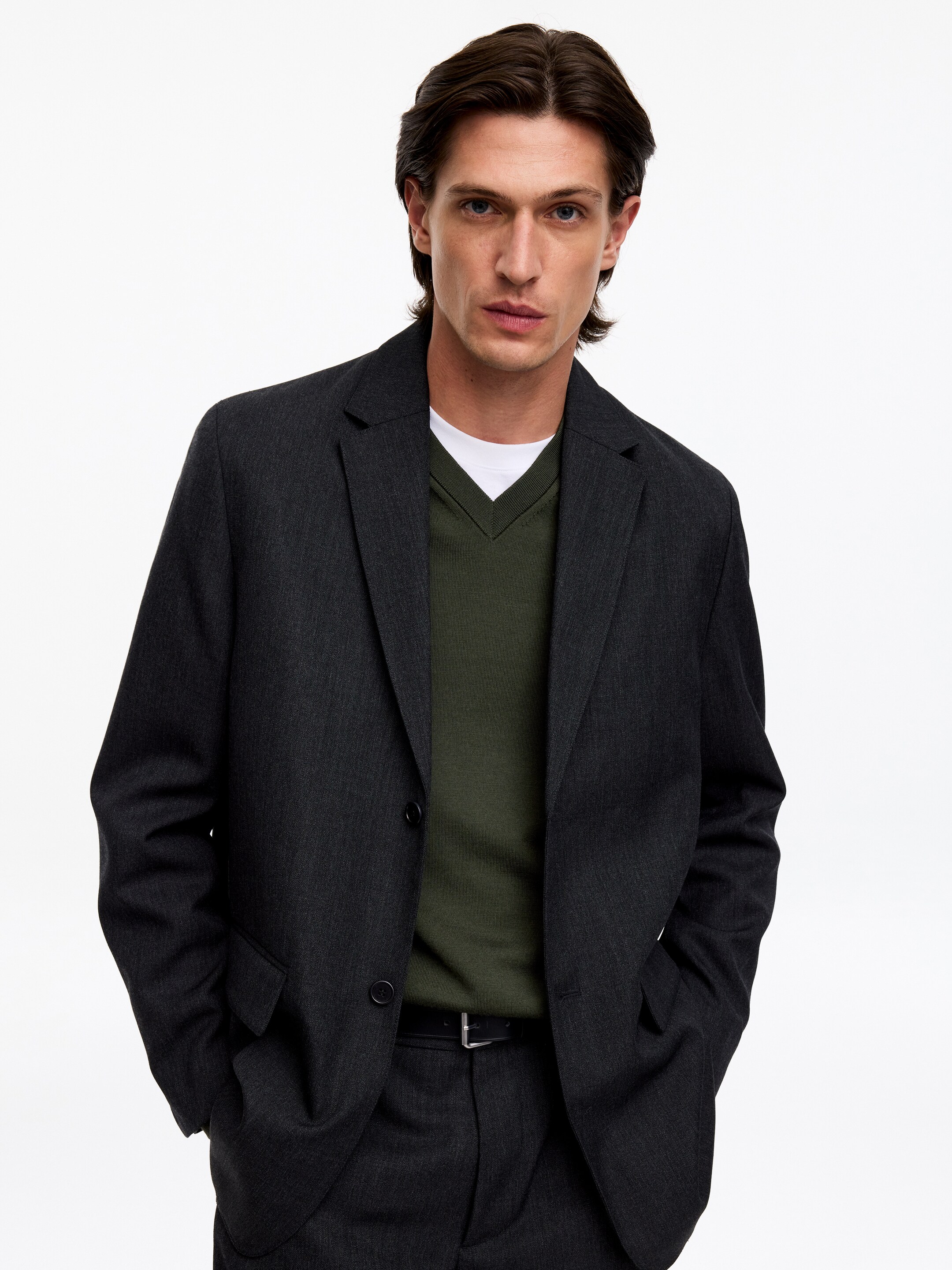 Merino V-Neck Jumper - Dark Green - Regular fit - Men - StillMedia/Lookbook - 4