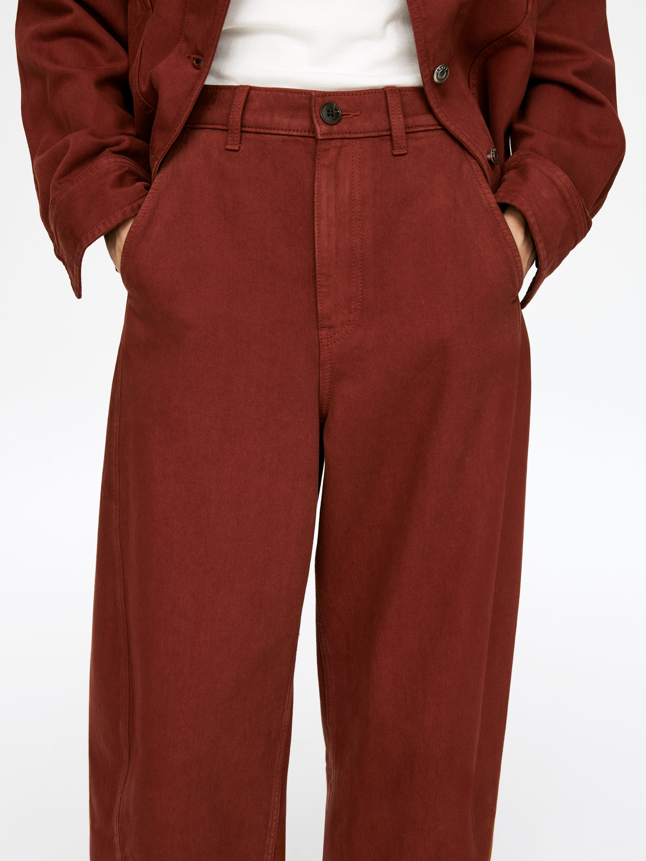 Barrel-Leg Jeans - Overdyed Brown - Relaxed fit - Women - StillMedia/Lookbook - 4