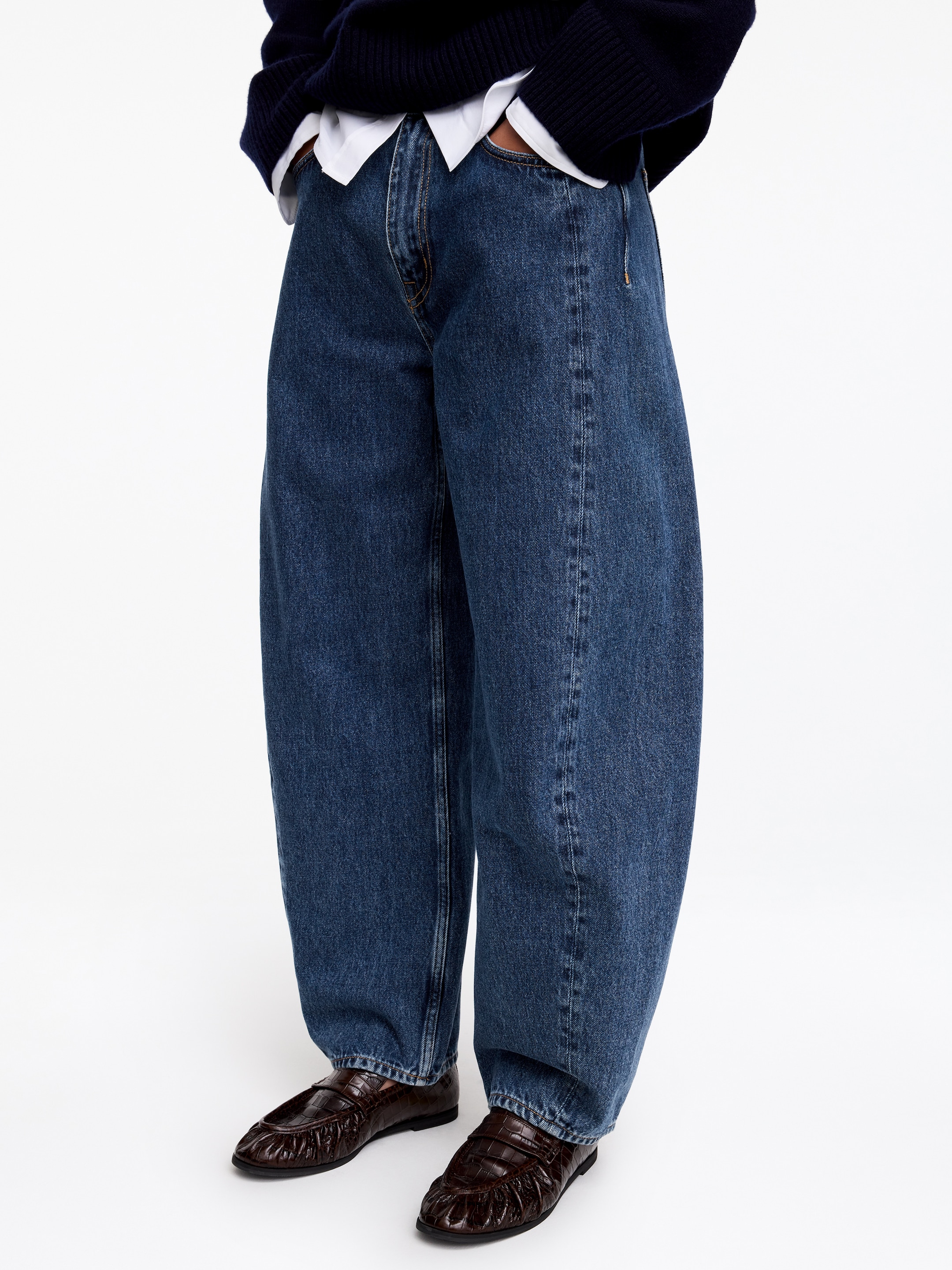 BLOOM Barrel Jeans - Dark Blue - Relaxed fit - women - StillMedia/Lookbook - 6