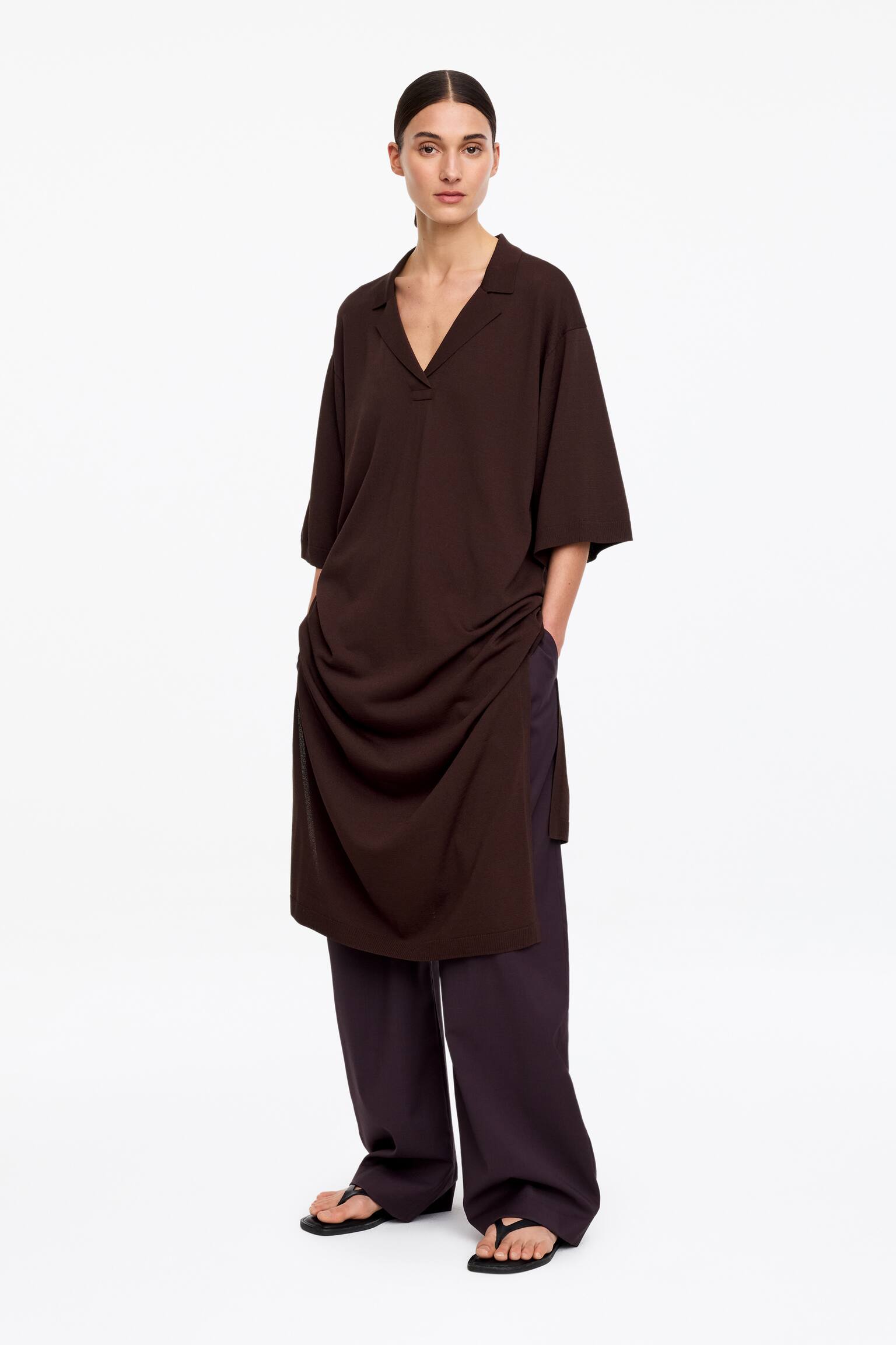 Voľné Šaty Z Jemného Úpletu - Hnedá - 4