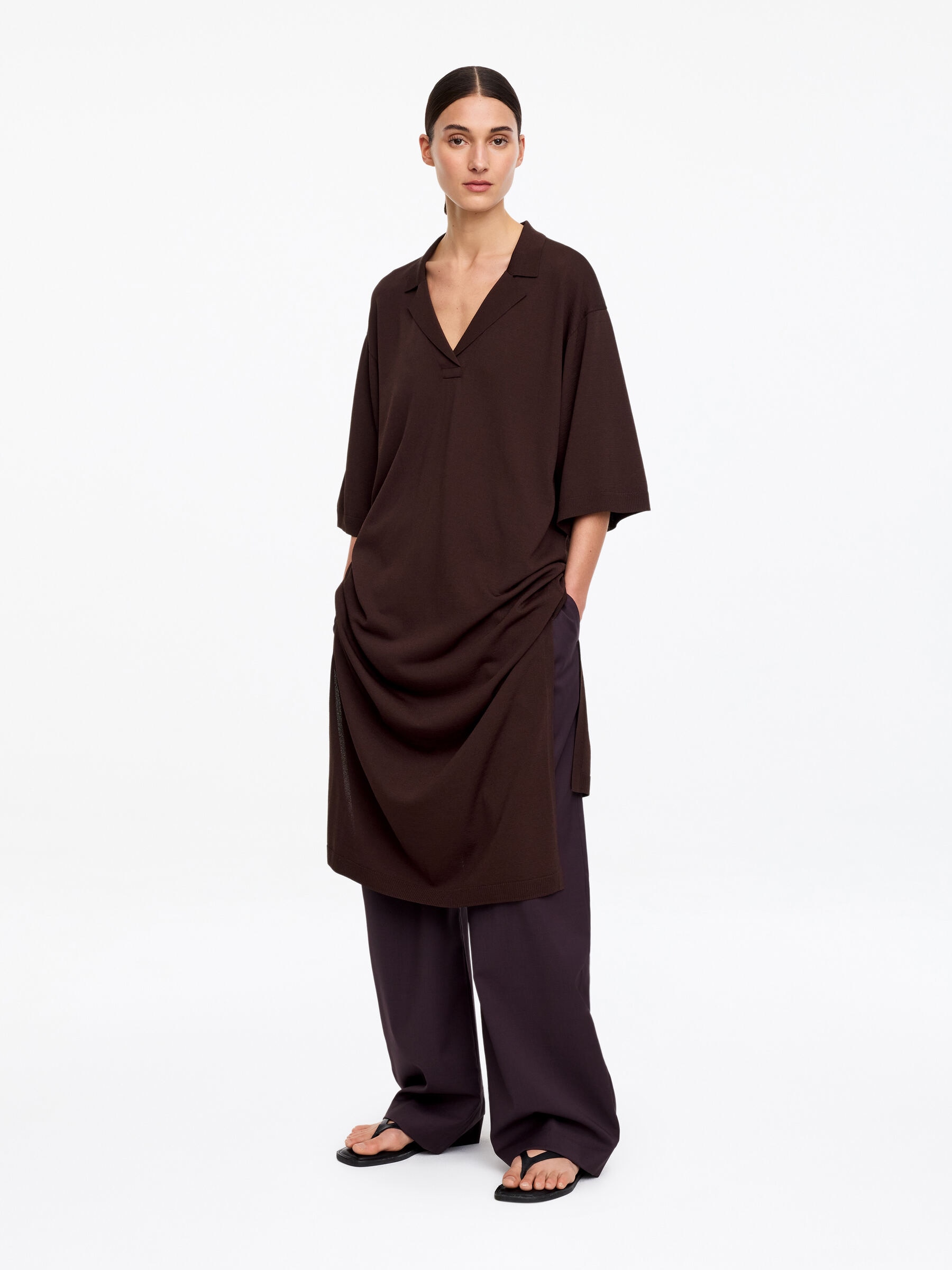 Lockeres Feinstrickkleid - Braun - Loose Fit - Women - StillMedia/Lookbook - 4