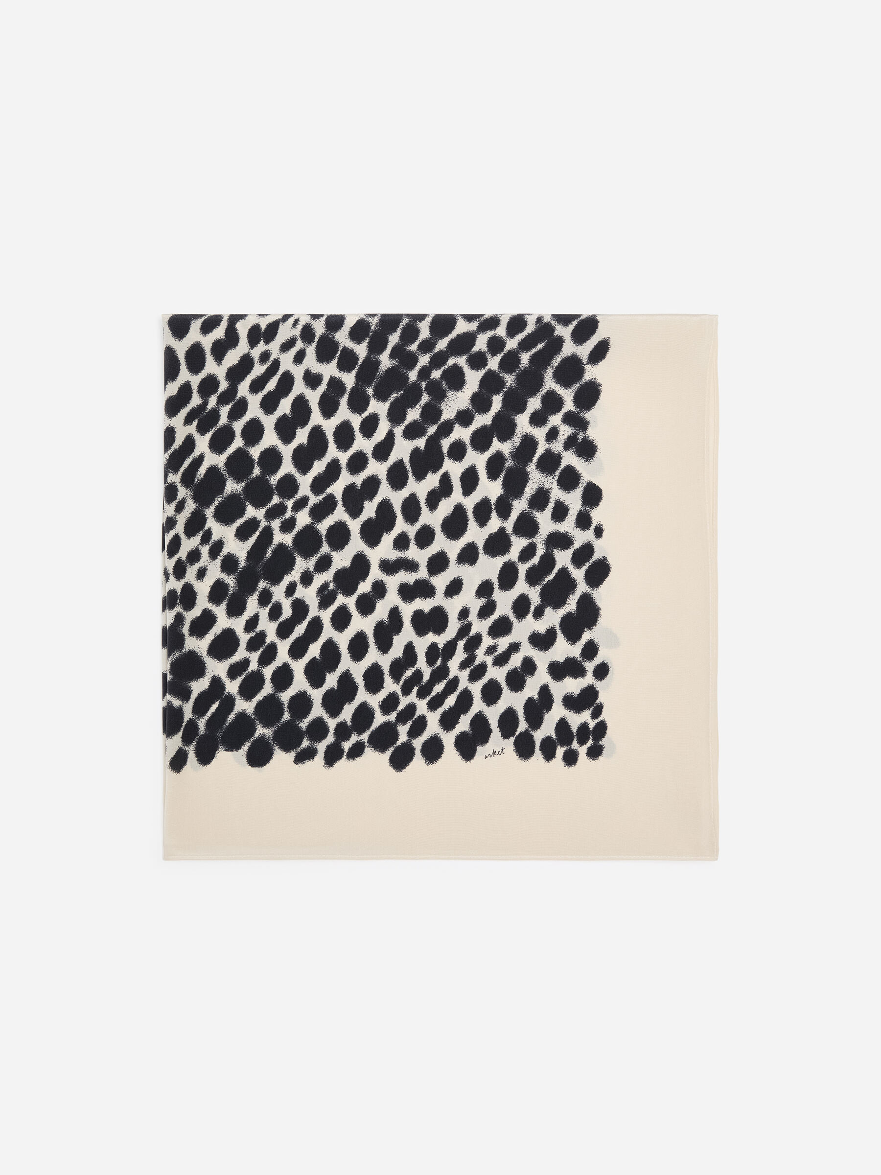 Scarf i sidencrêpe - Off-white - Women - StillMedia/DescriptiveStillLife - 3