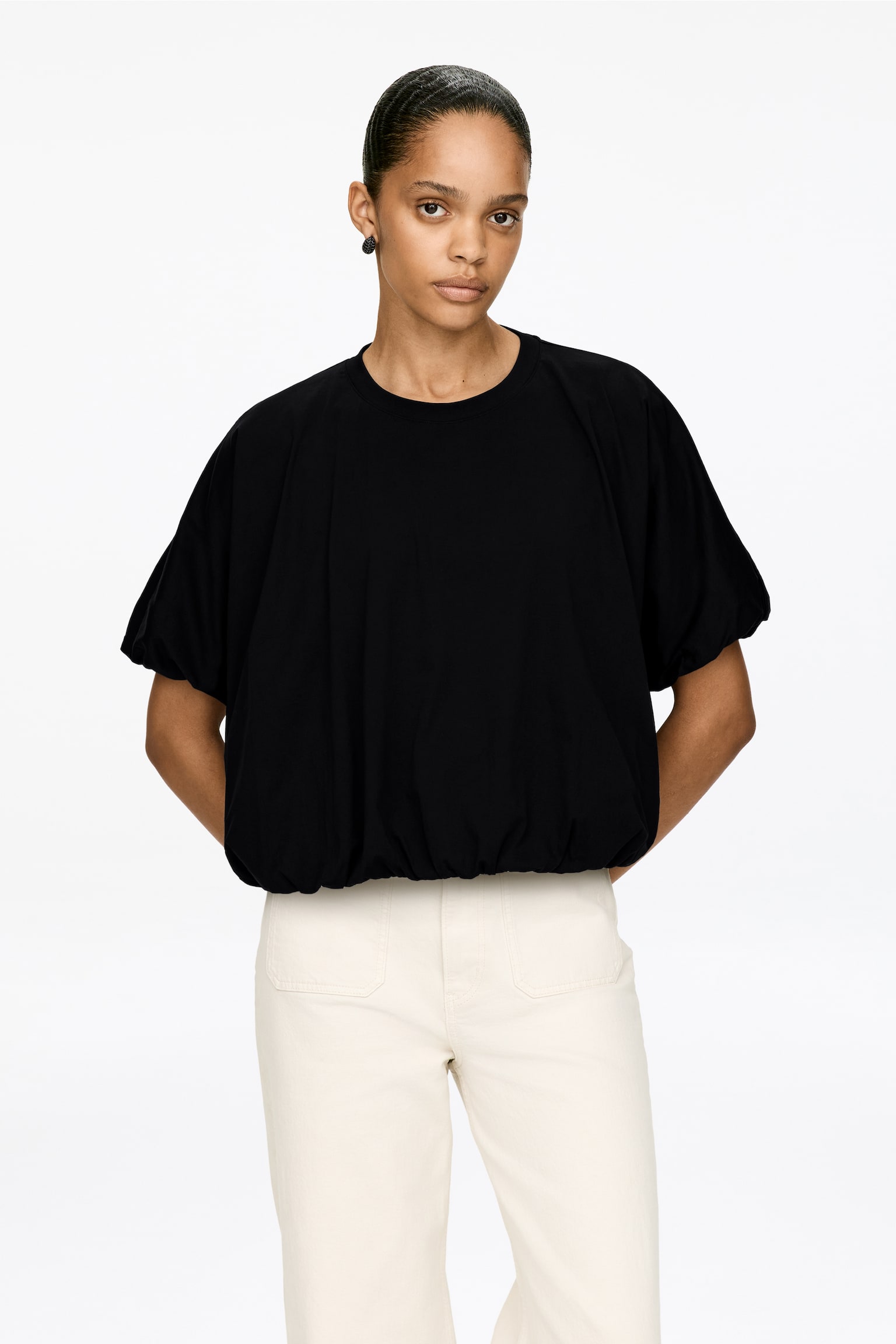 T-shirt med ballonkant - Sort - 1